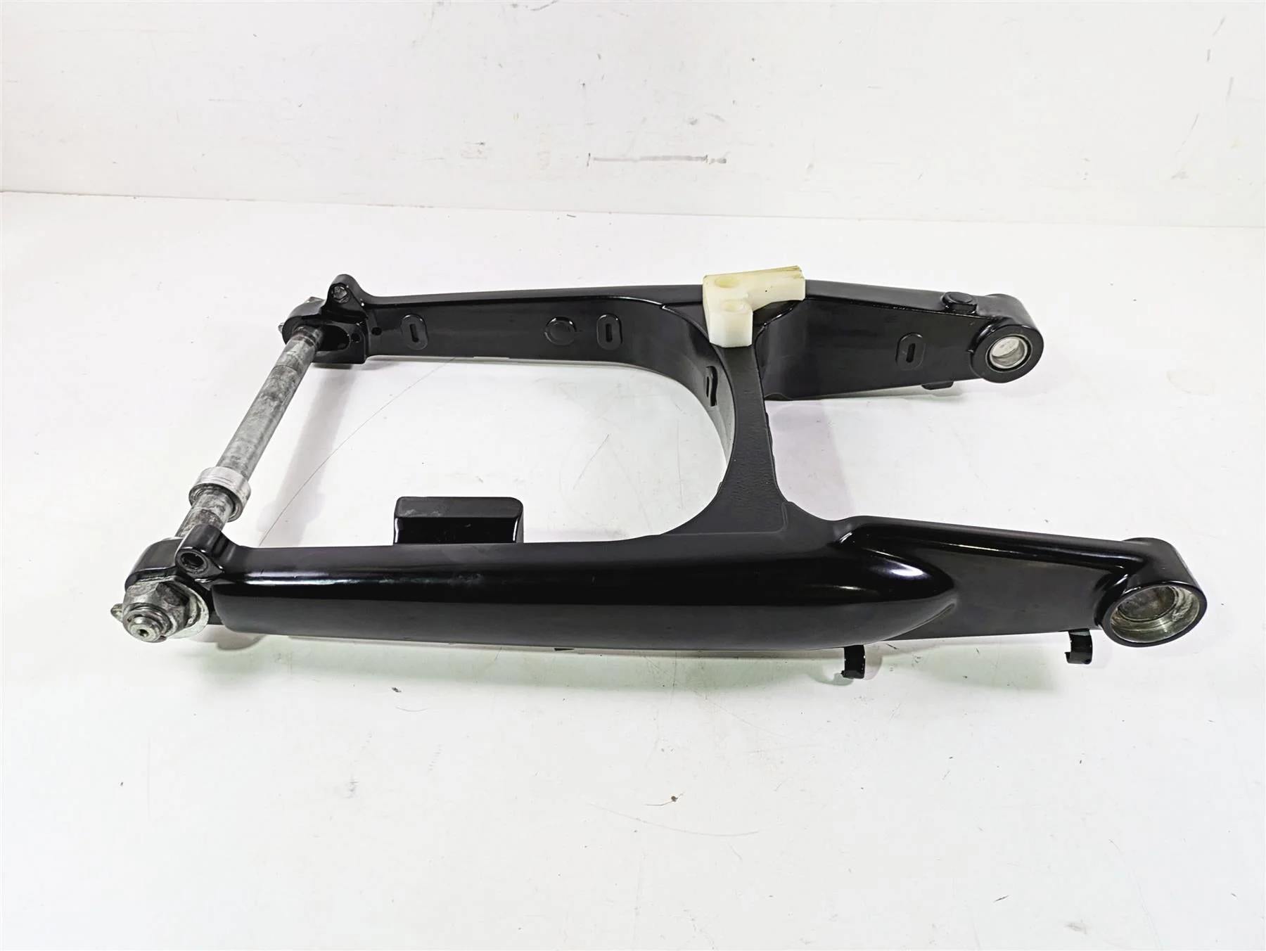 2010 Harley VRSCF Muscle Rod Black Swingarm Swing Arm & Guards 48606-07A