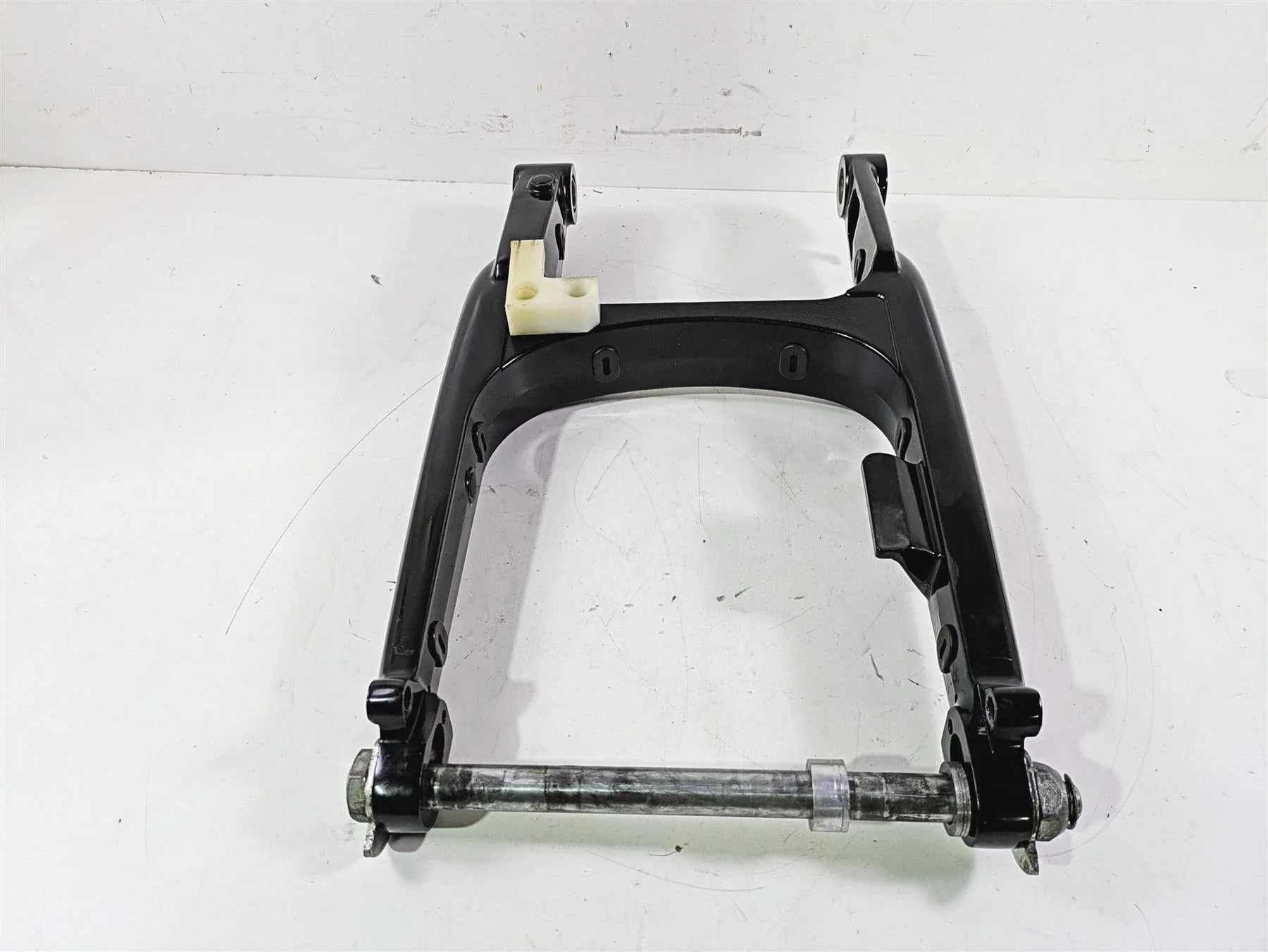 2010 Harley VRSCF Muscle Rod Black Swingarm Swing Arm & Guards 48606-07A - Image 4