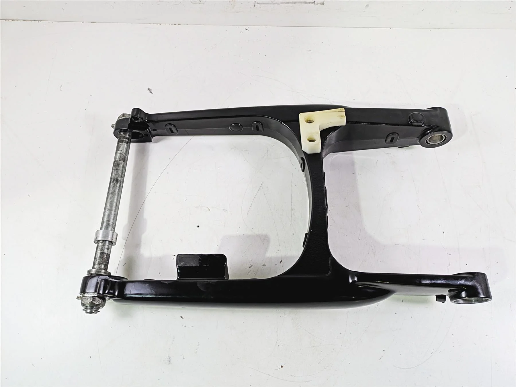 2010 Harley VRSCF Muscle Rod Black Swingarm Swing Arm & Guards 48606-07A - Image 5