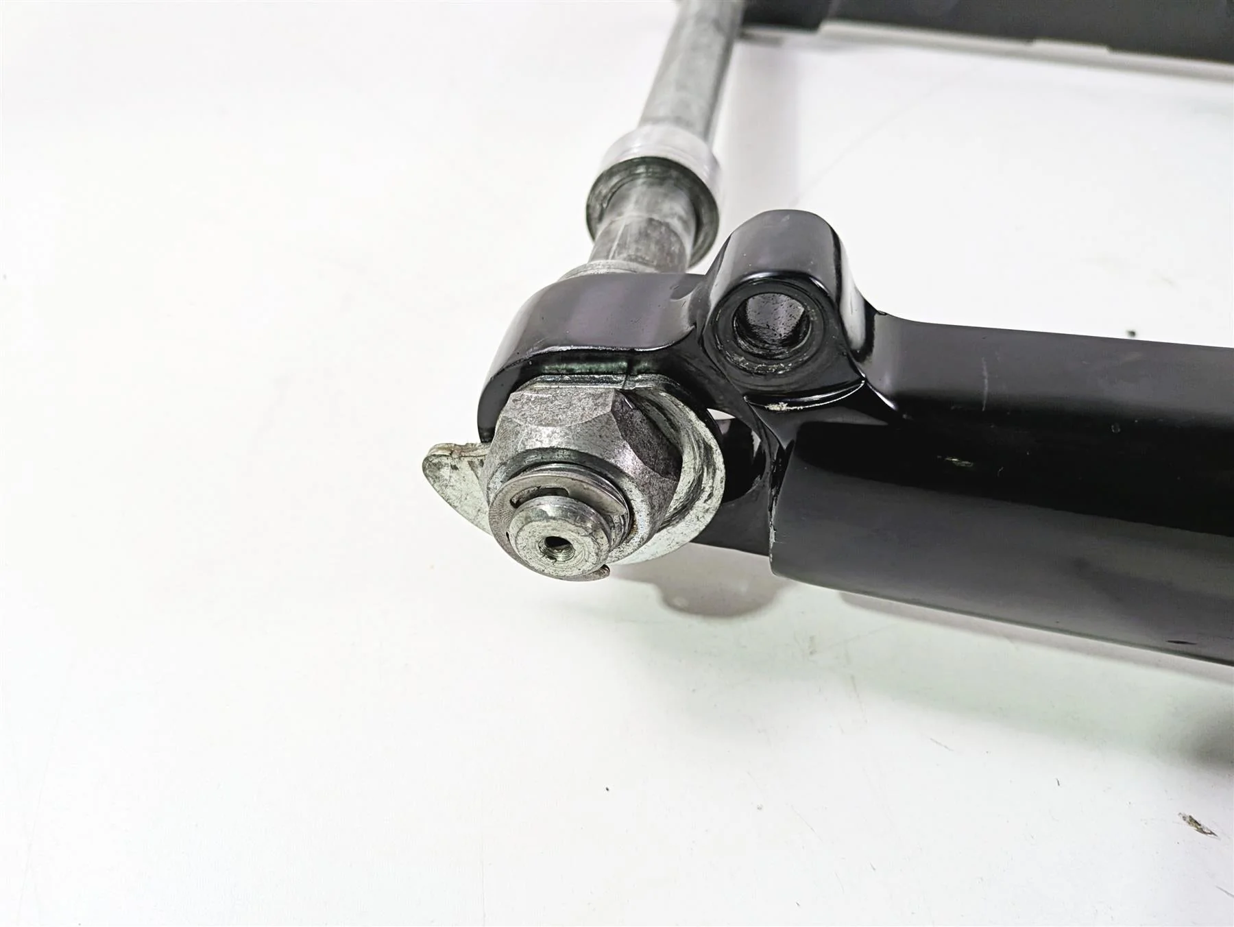 2010 Harley VRSCF Muscle Rod Black Swingarm Swing Arm & Guards 48606-07A - Image 6