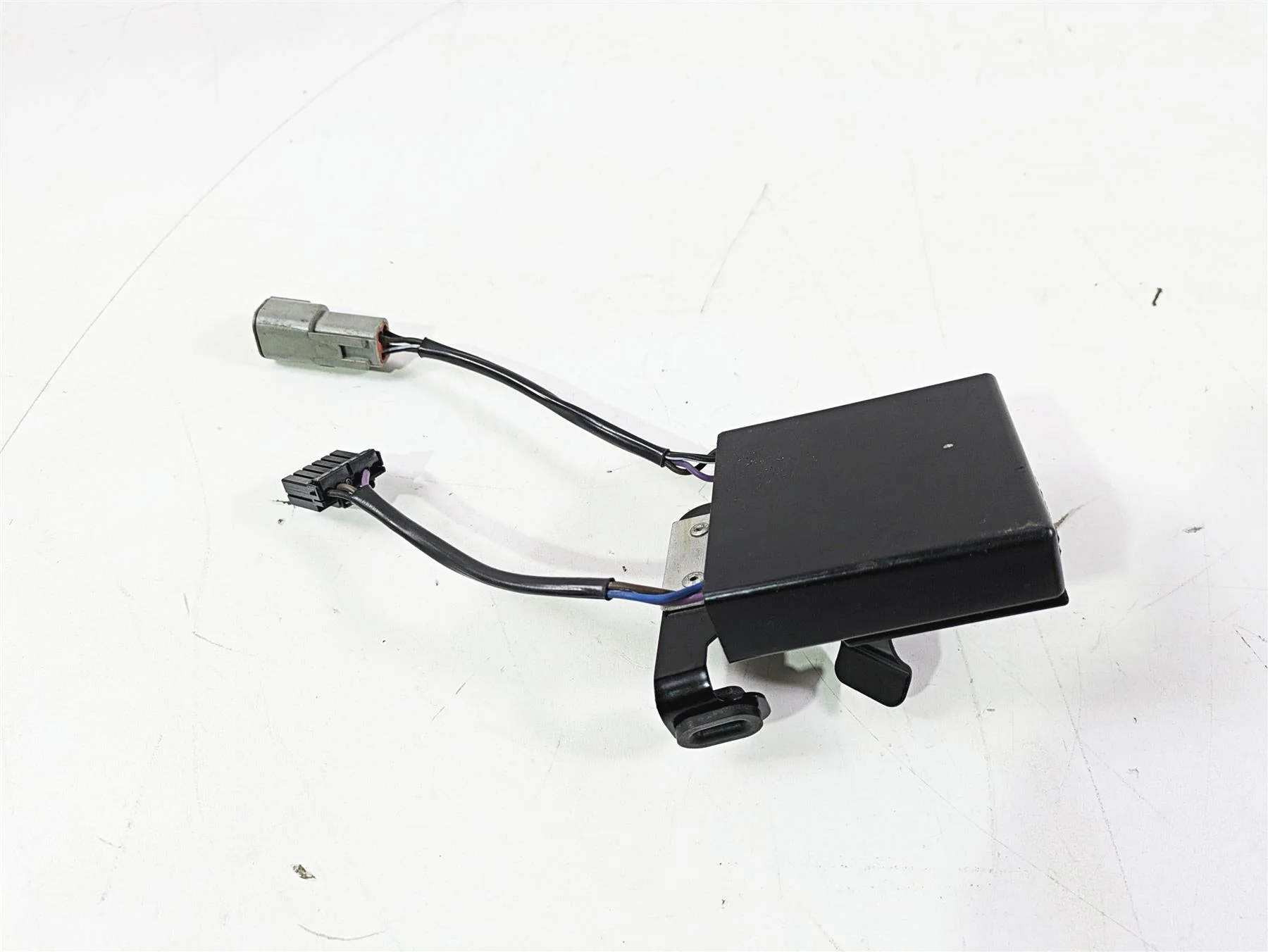 2010 Harley VRSCF Muscle Rod Blinker Turn Signal Module 69457-09 - Image 3
