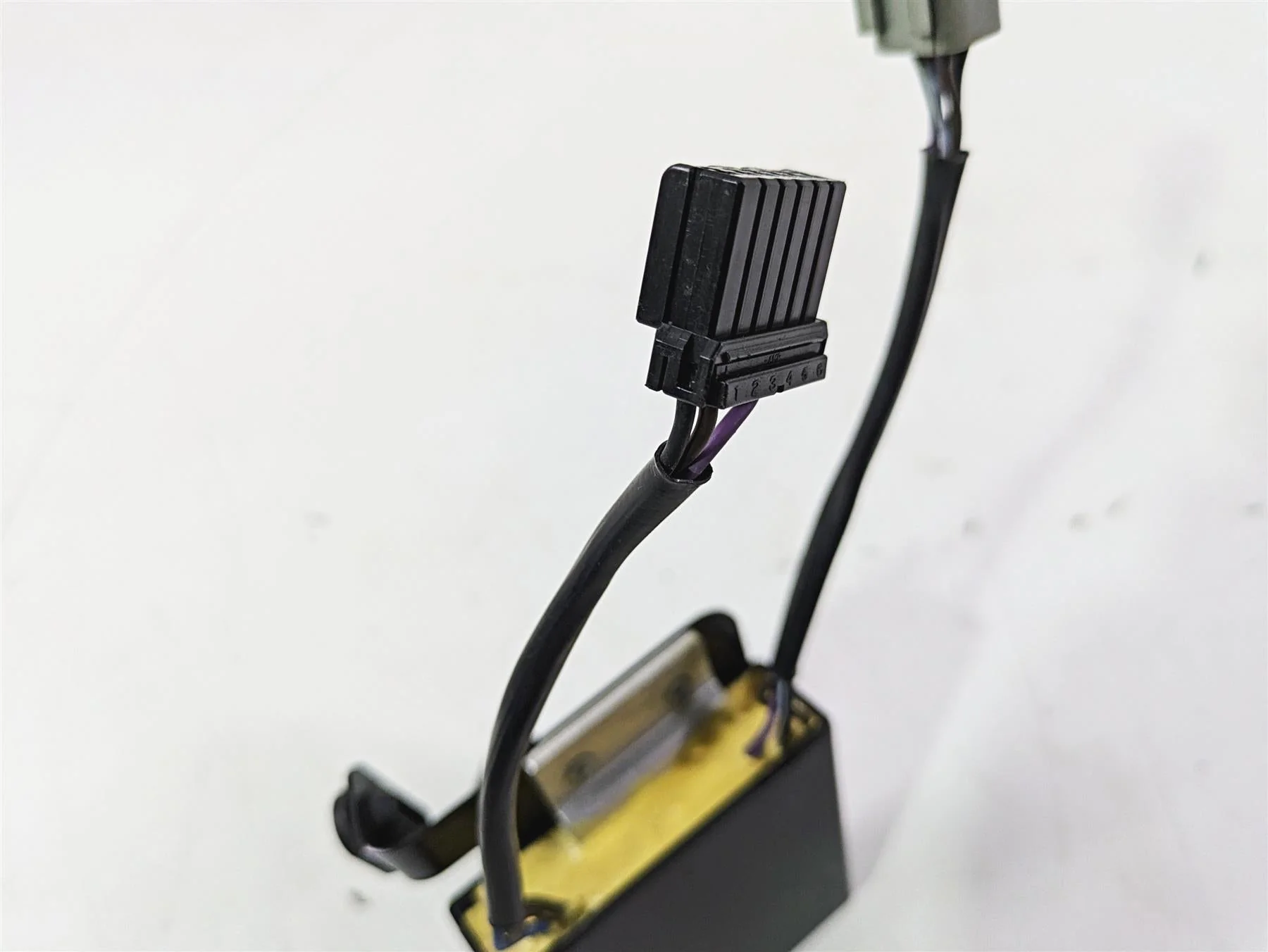 2010 Harley VRSCF Muscle Rod Blinker Turn Signal Module 69457-09 - Image 9