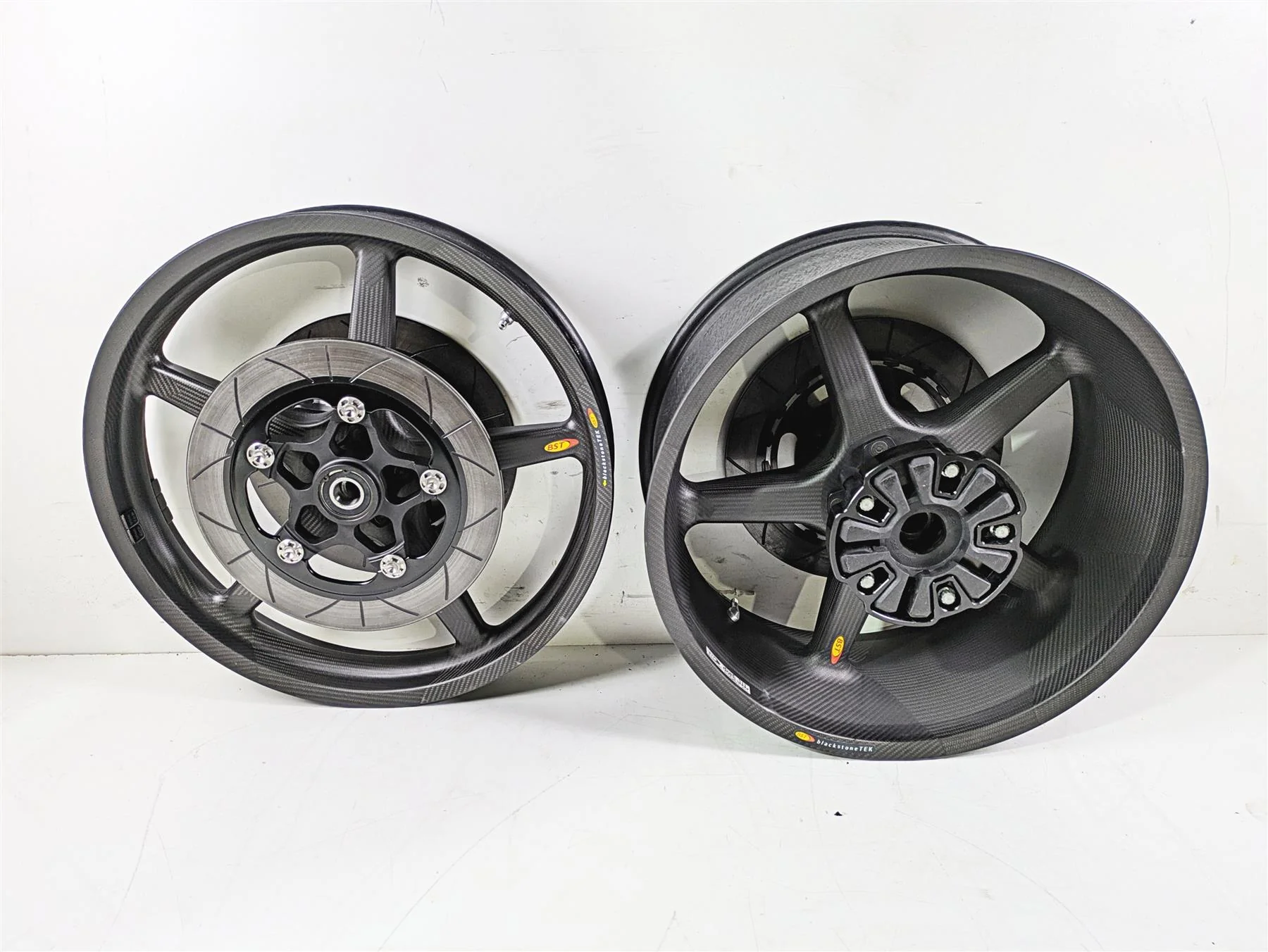 2010 Harley VRSCF Muscle Rod BST Blackstone Carbon Fiber Wheel Rim 19x3 18x8 - Image 2
