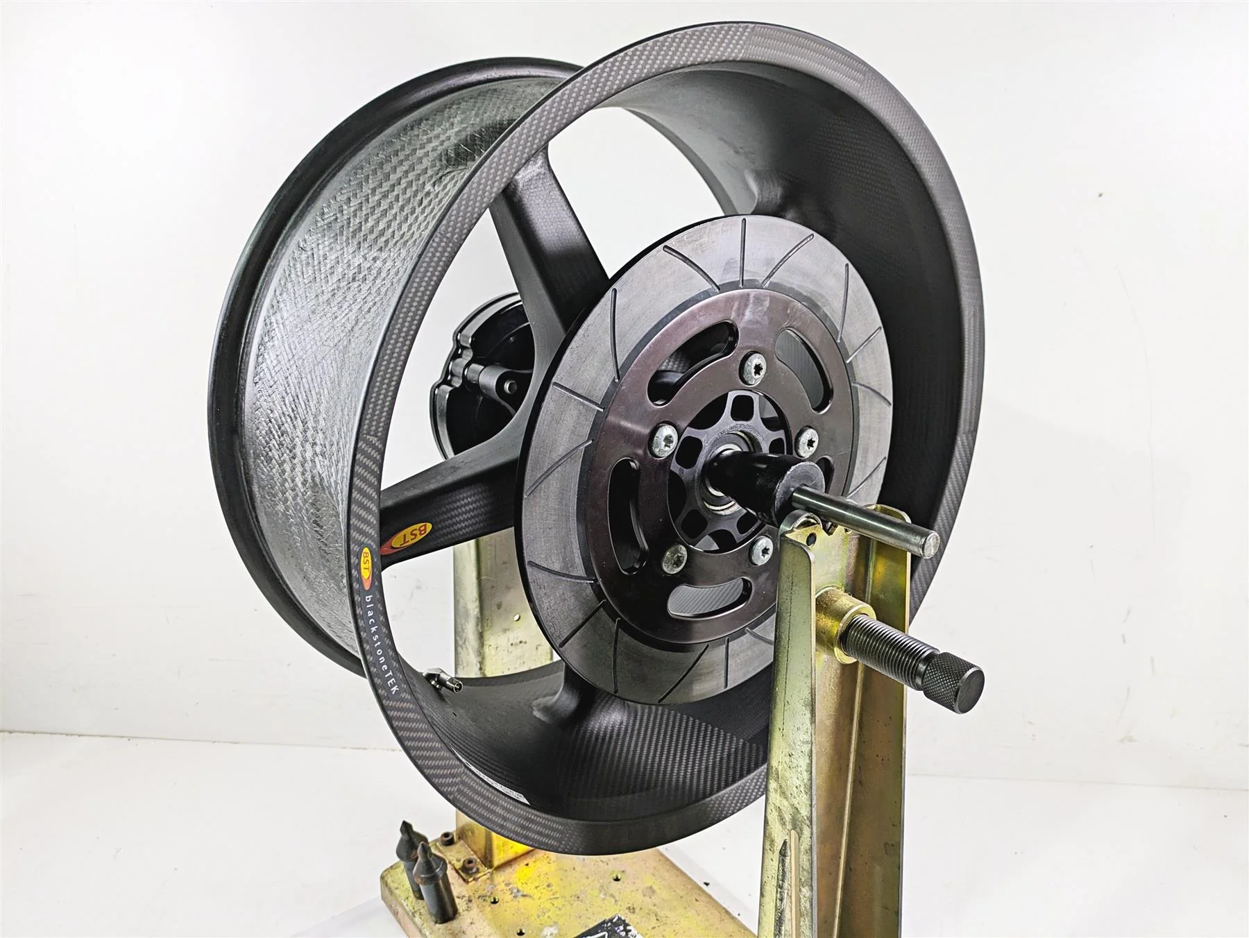 2010 Harley VRSCF Muscle Rod BST Blackstone Carbon Fiber Wheel Rim 19x3 18x8 - Image 4