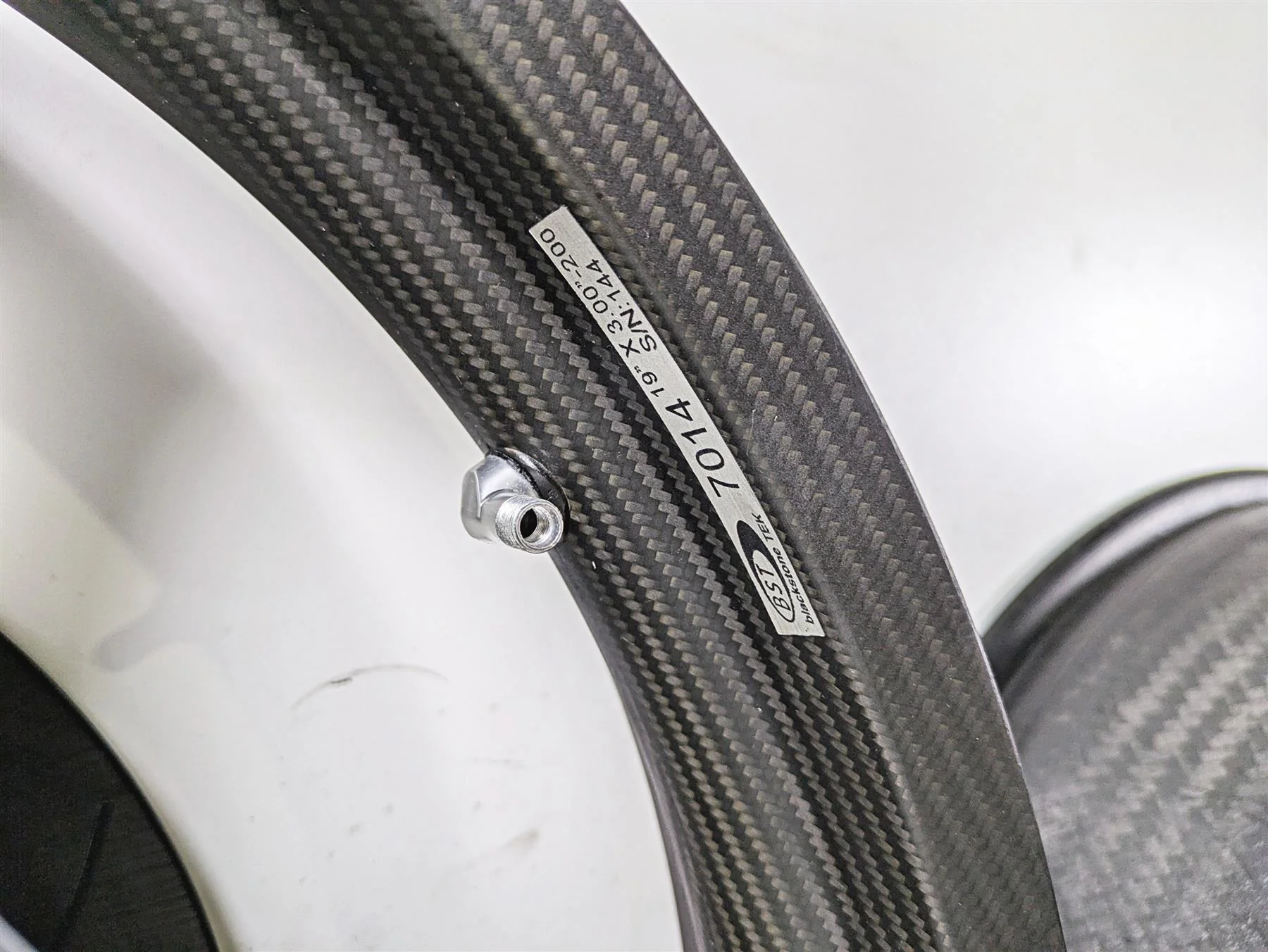 2010 Harley VRSCF Muscle Rod BST Blackstone Carbon Fiber Wheel Rim 19x3 18x8 - Image 8