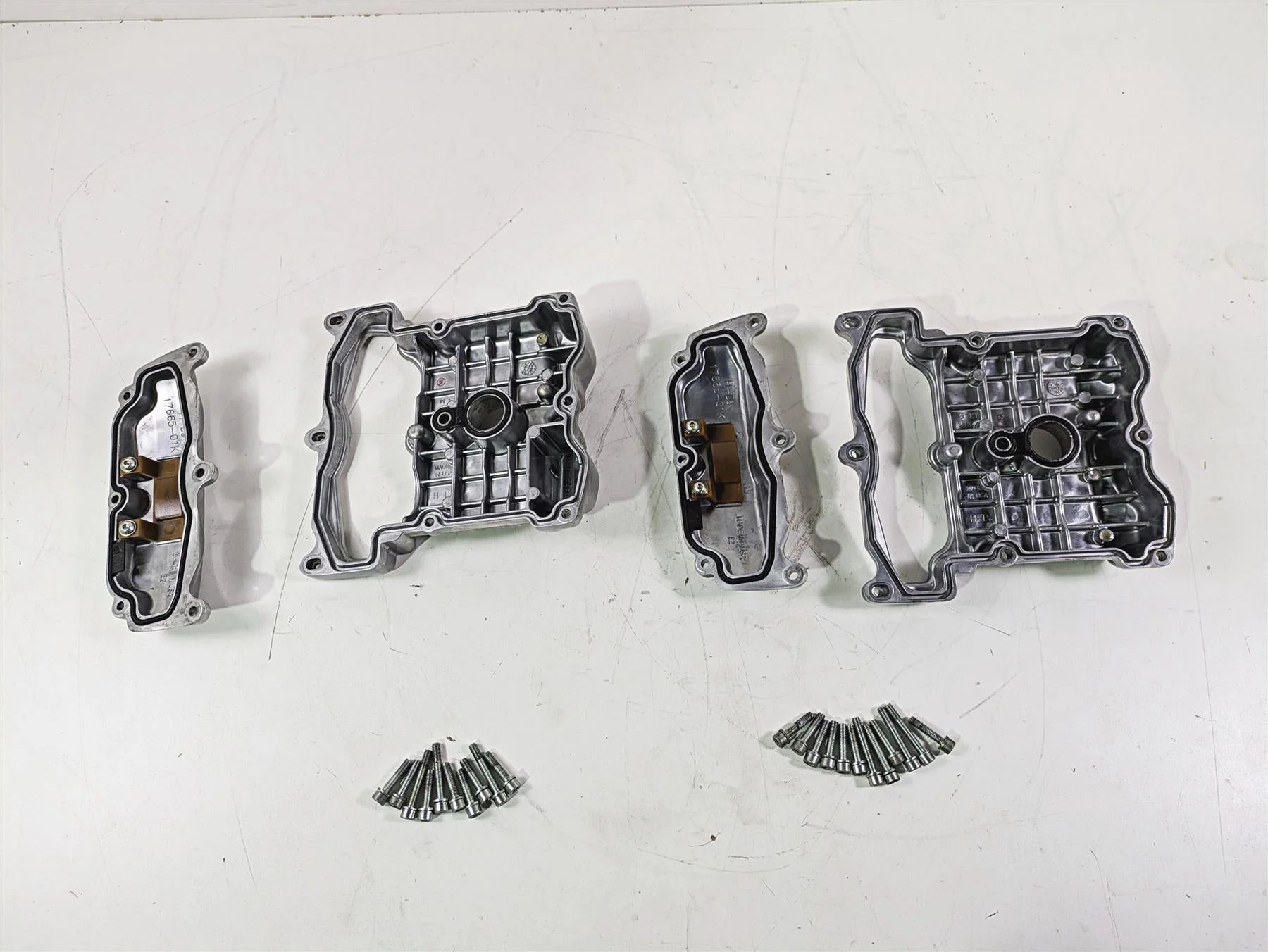 2010 Harley VRSCF Muscle Rod Cylinderhead Valve Cover Set  17663-01K - Image 8