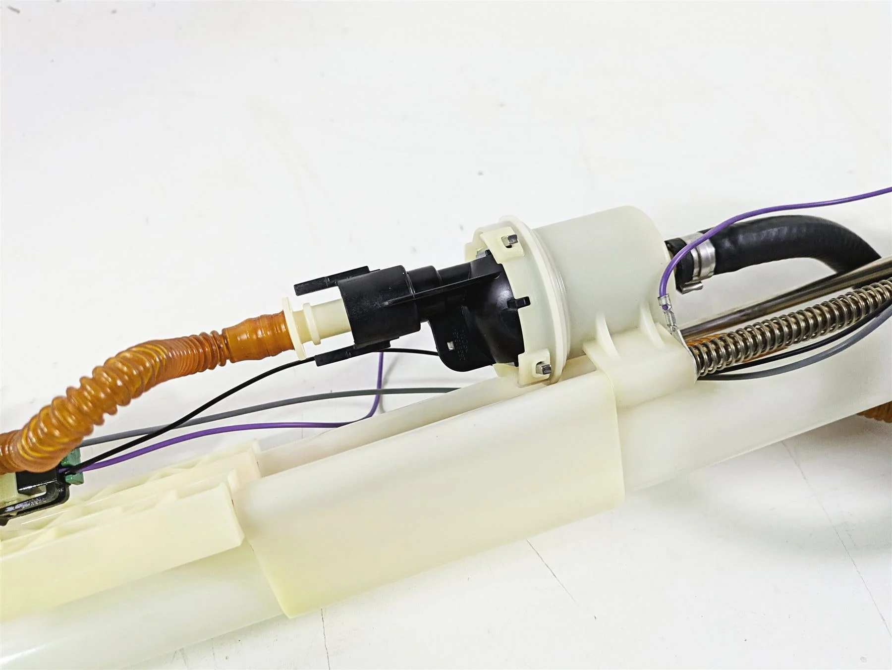 2010 Harley VRSCF Muscle Rod Fuel Gas Petrol Pump - Tested 75310-07 - Image 5