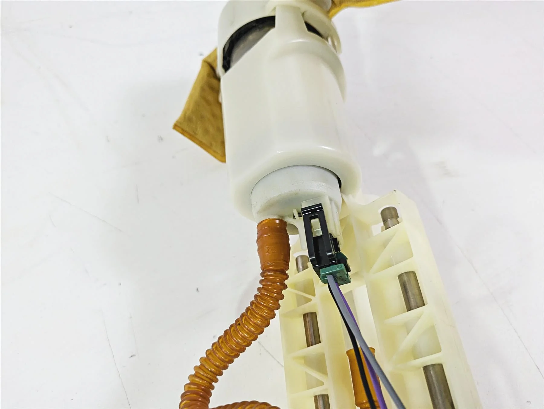 2010 Harley VRSCF Muscle Rod Fuel Gas Petrol Pump - Tested 75310-07 - Image 9