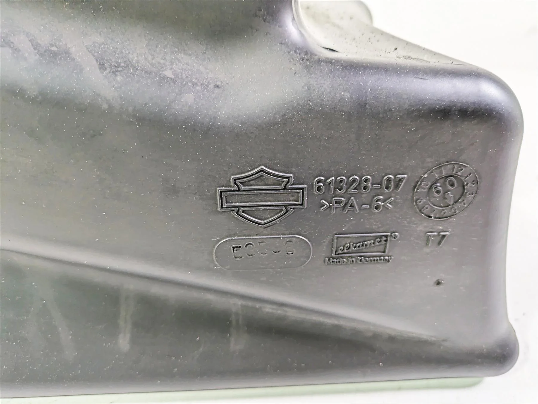 2010 Harley VRSCF Muscle Rod Fuel Gas Petrol Tank 62921-07 - Image 3