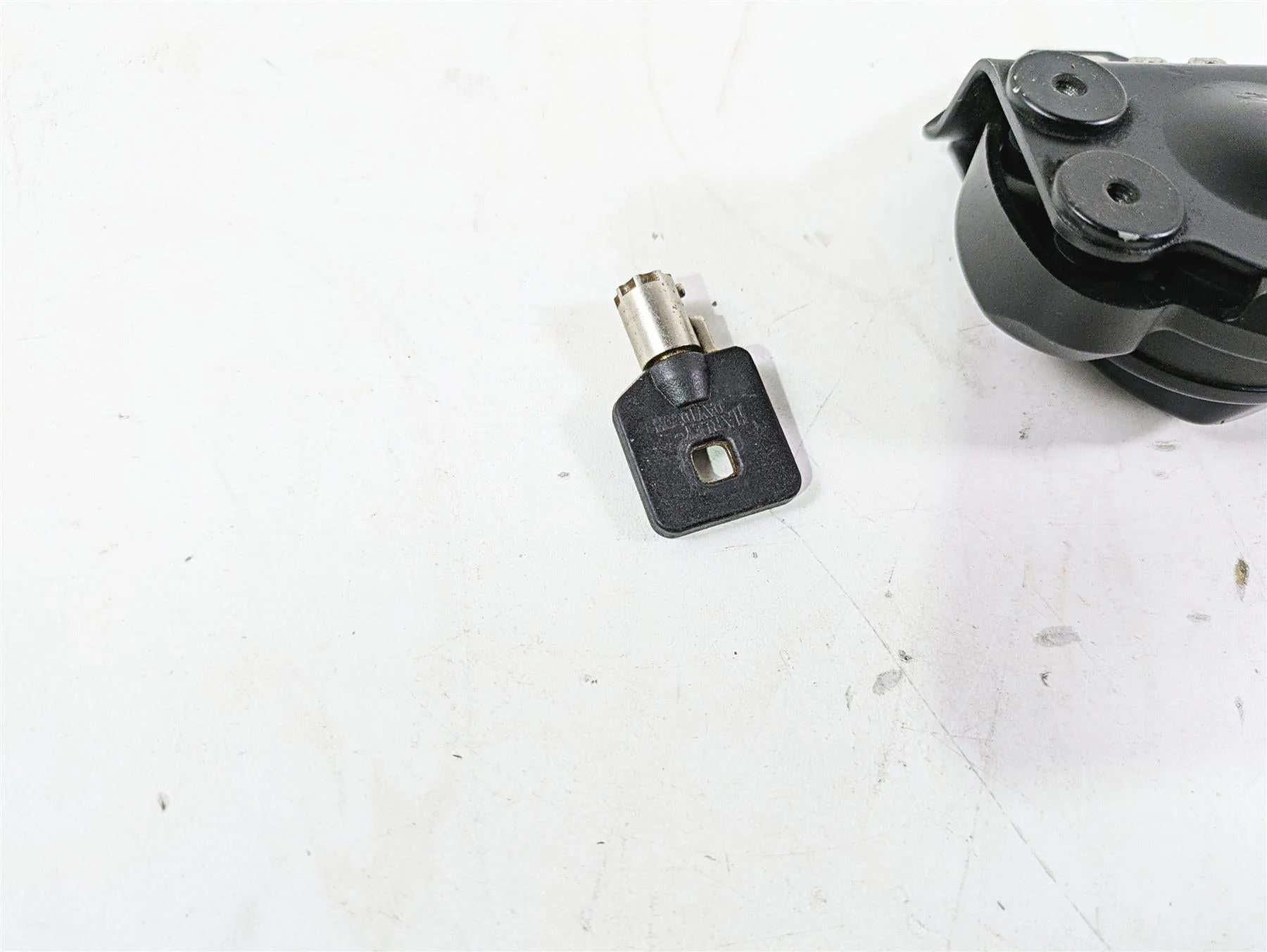 2010 Harley VRSCF Muscle Rod Ignition Switch Key Steering Lock Set 70020-05 - Image 10