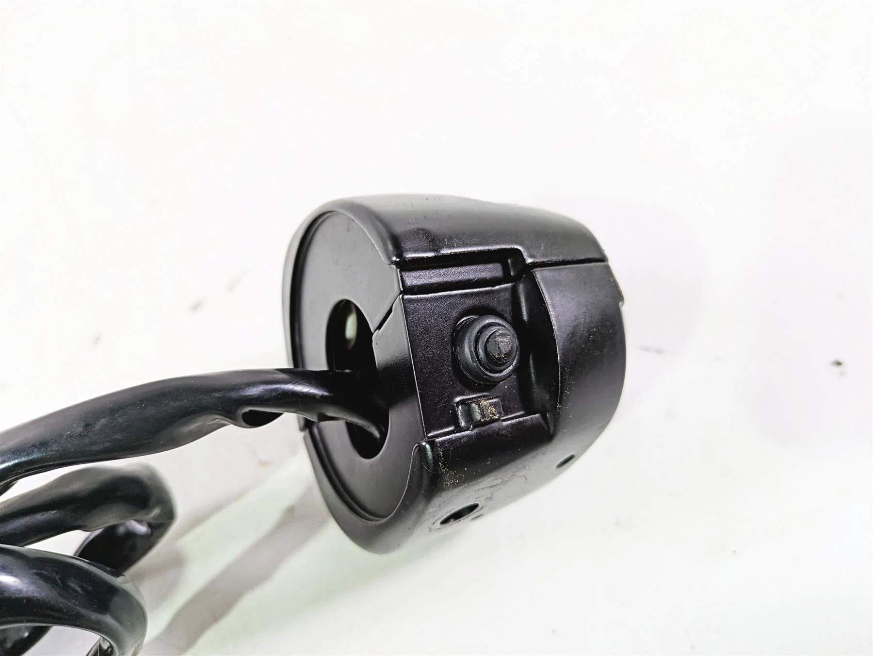 2010 Harley VRSCF Muscle Rod Left Hand Control Switch READ 71682-06A 71685-06A - Image 10