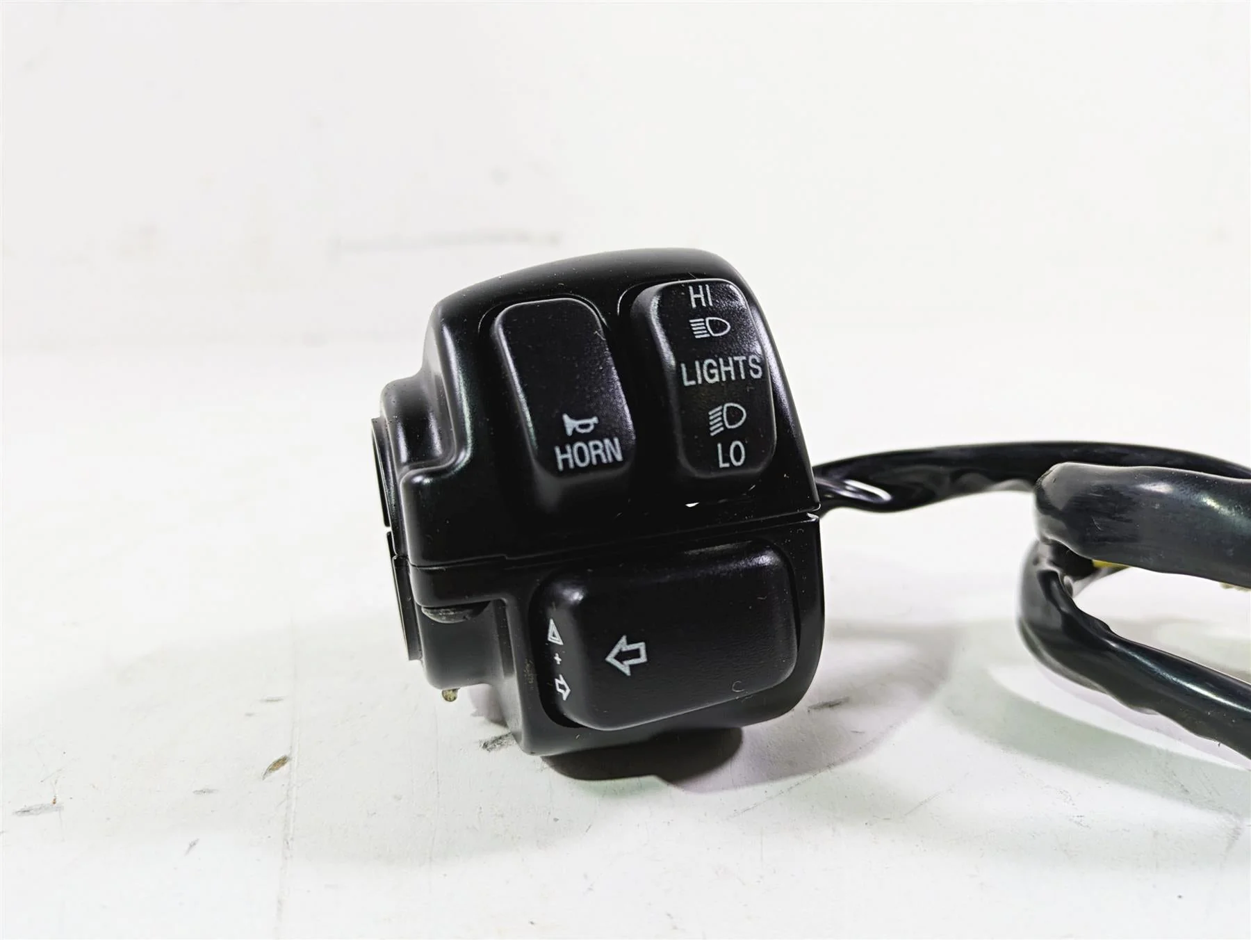 2010 Harley VRSCF Muscle Rod Left Hand Control Switch READ 71682-06A 71685-06A - Image 12