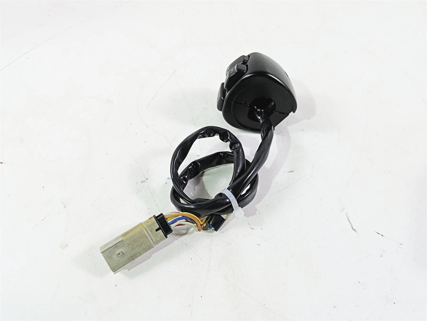 2010 Harley VRSCF Muscle Rod Left Hand Control Switch READ 71682-06A 71685-06A - Image 2