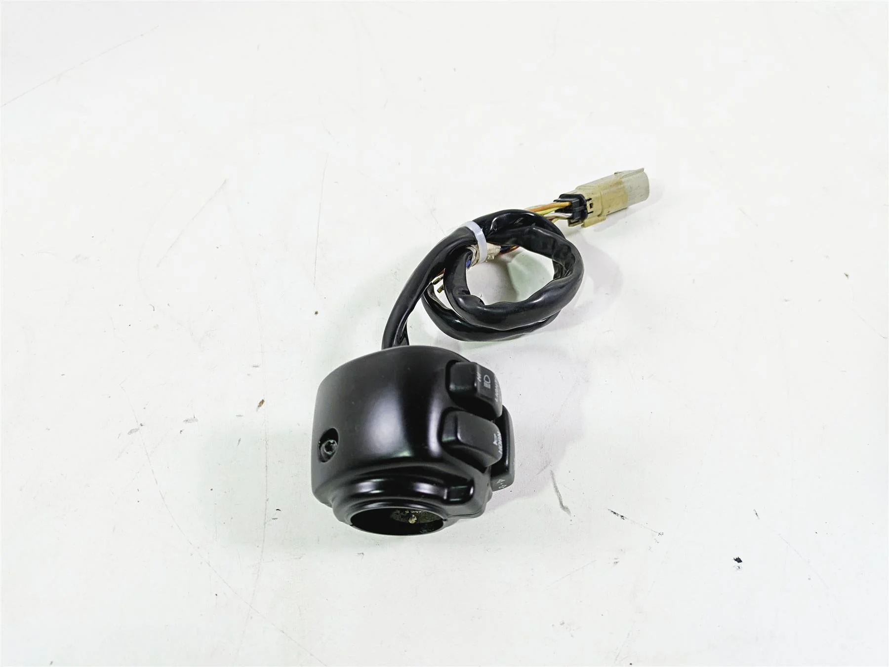 2010 Harley VRSCF Muscle Rod Left Hand Control Switch READ 71682-06A 71685-06A - Image 4