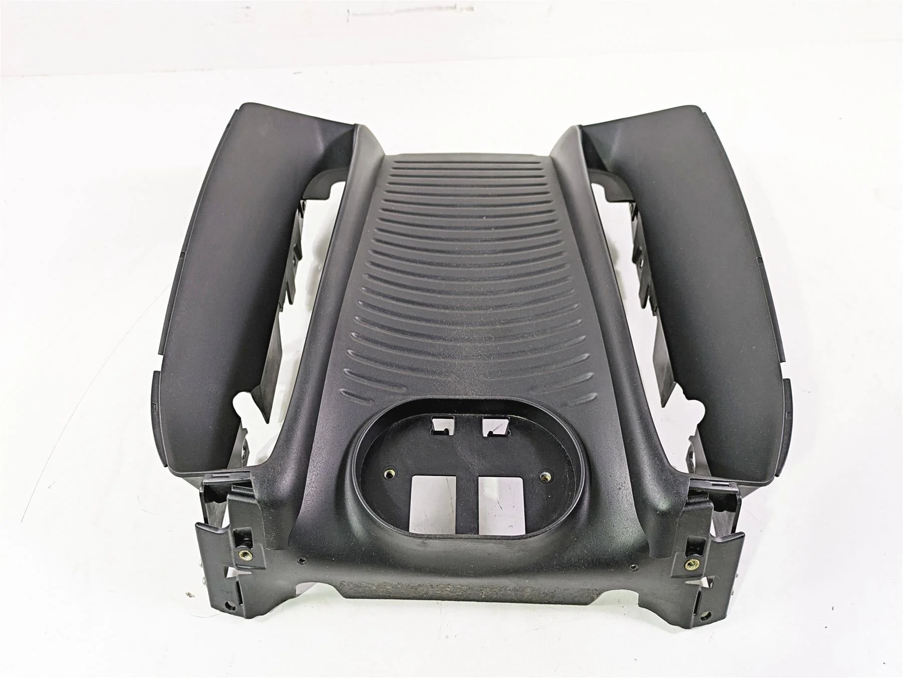 2010 Harley VRSCF Muscle Rod Radiator Front Center Cover Fairing 26826-09 - Image 2