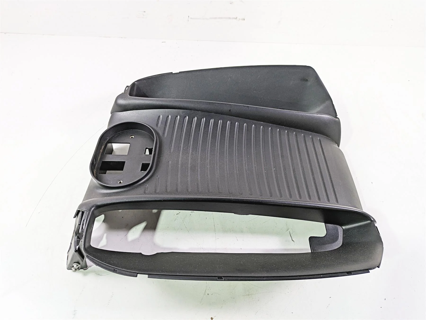 2010 Harley VRSCF Muscle Rod Radiator Front Center Cover Fairing 26826-09 - Image 3