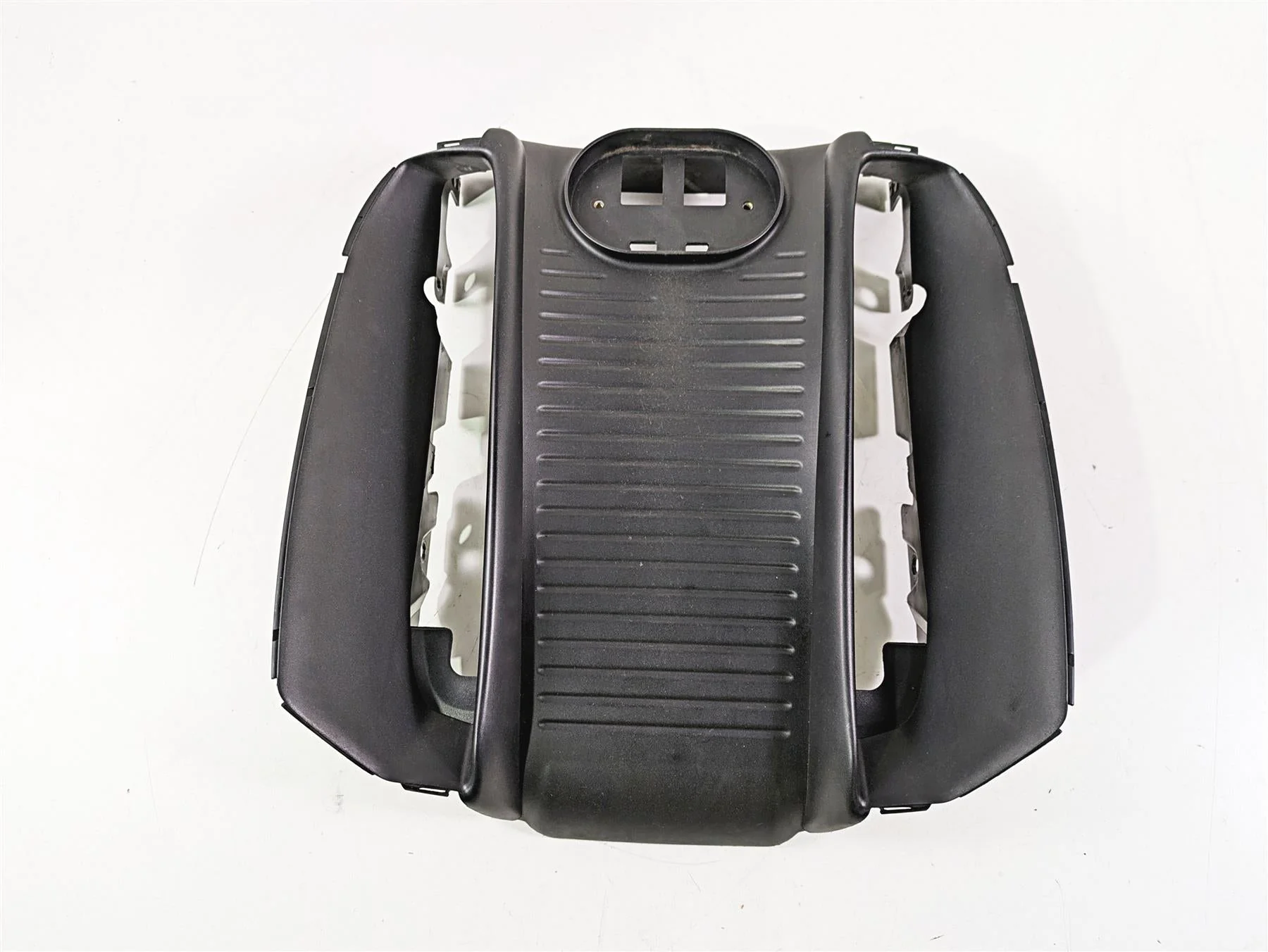 2010 Harley VRSCF Muscle Rod Radiator Front Center Cover Fairing 26826-09 - Image 4