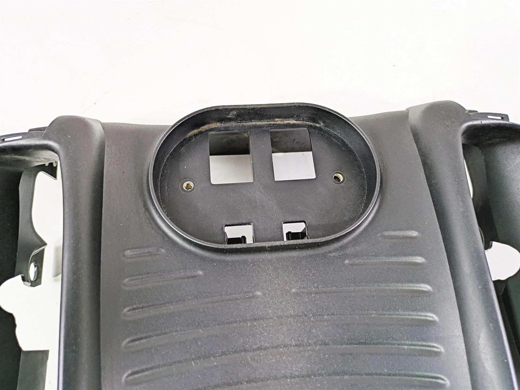 2010 Harley VRSCF Muscle Rod Radiator Front Center Cover Fairing 26826-09 - Image 5