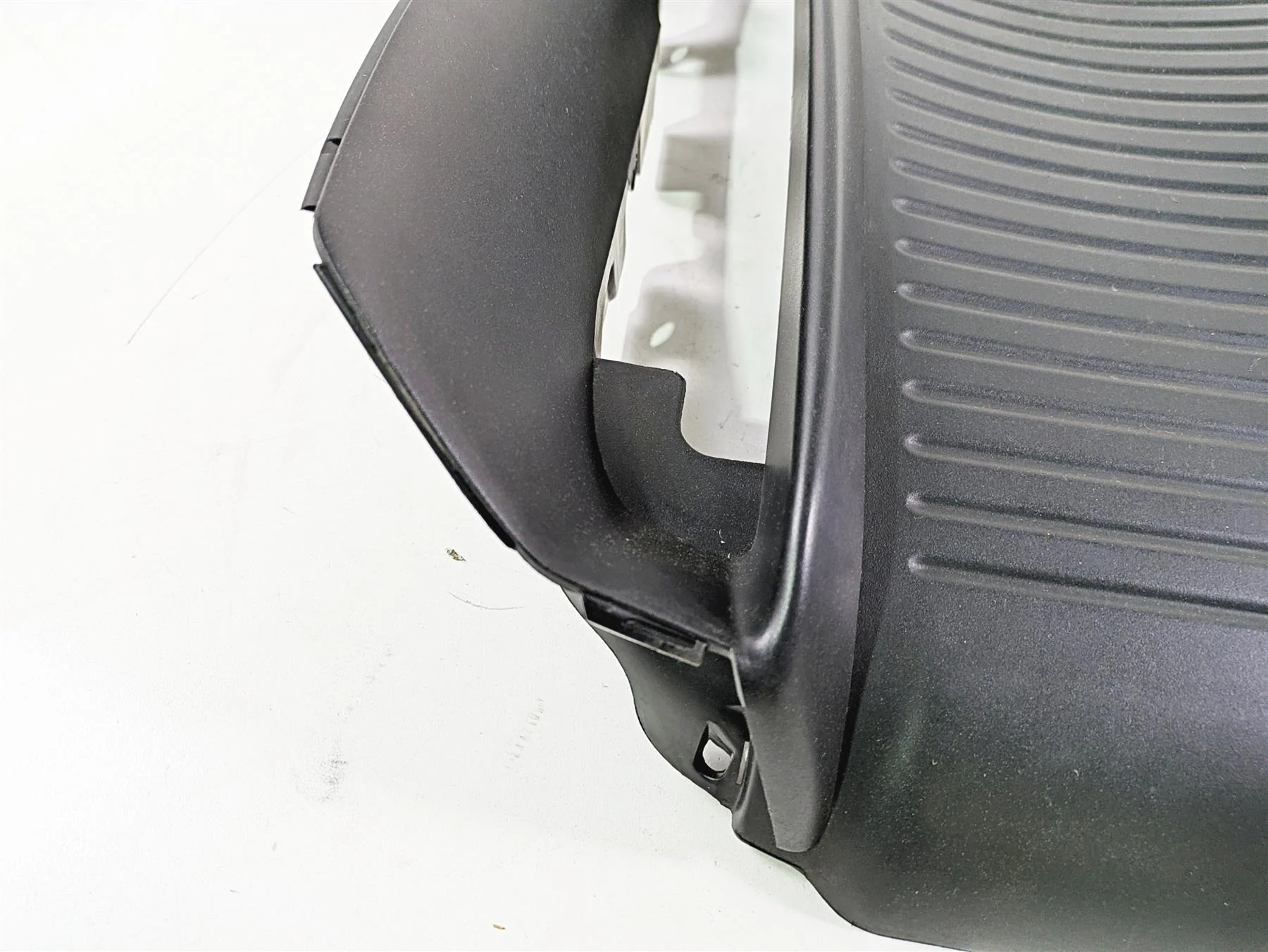 2010 Harley VRSCF Muscle Rod Radiator Front Center Cover Fairing 26826-09 - Image 8