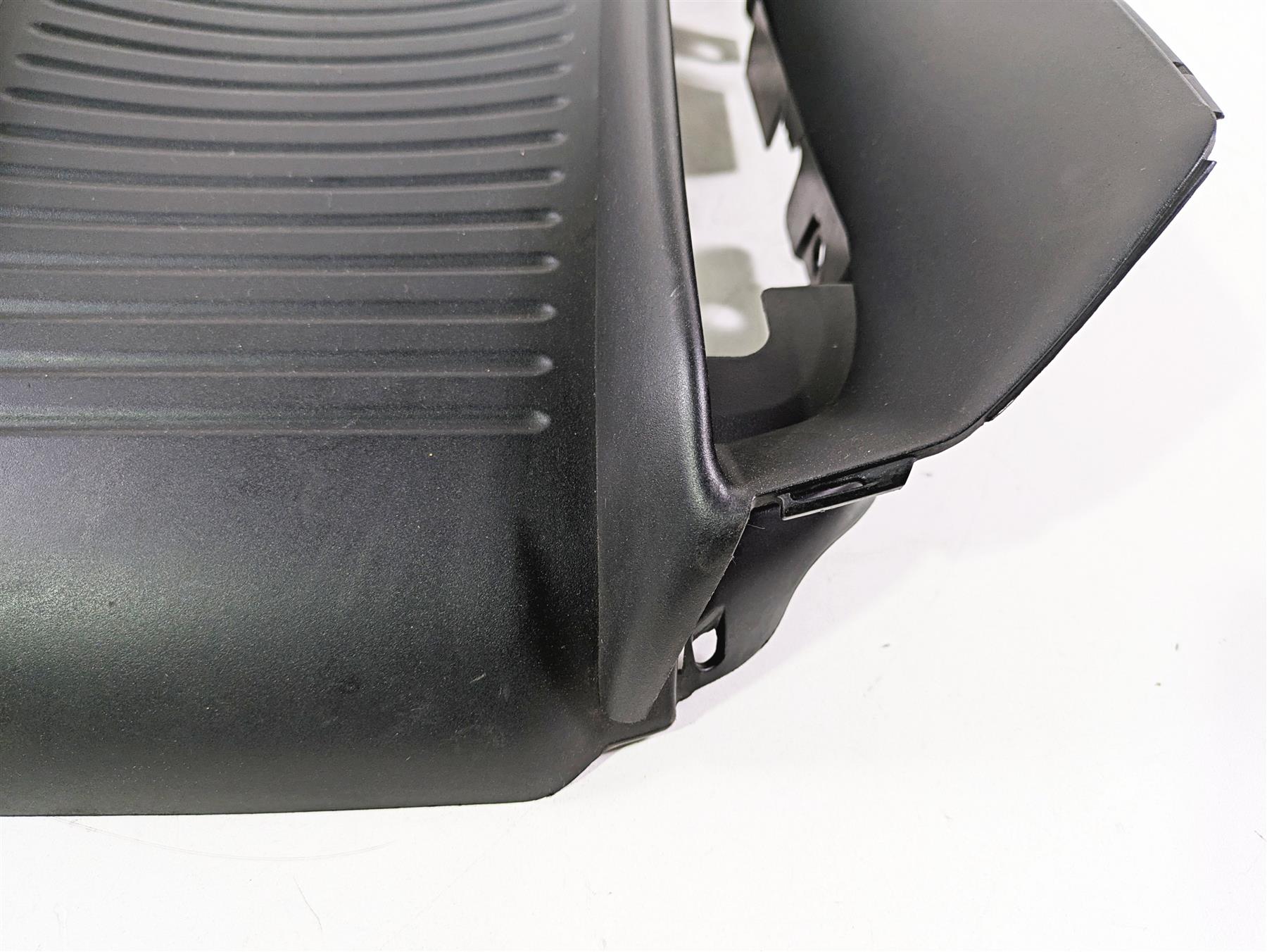 2010 Harley VRSCF Muscle Rod Radiator Front Center Cover Fairing 26826-09 - Image 9