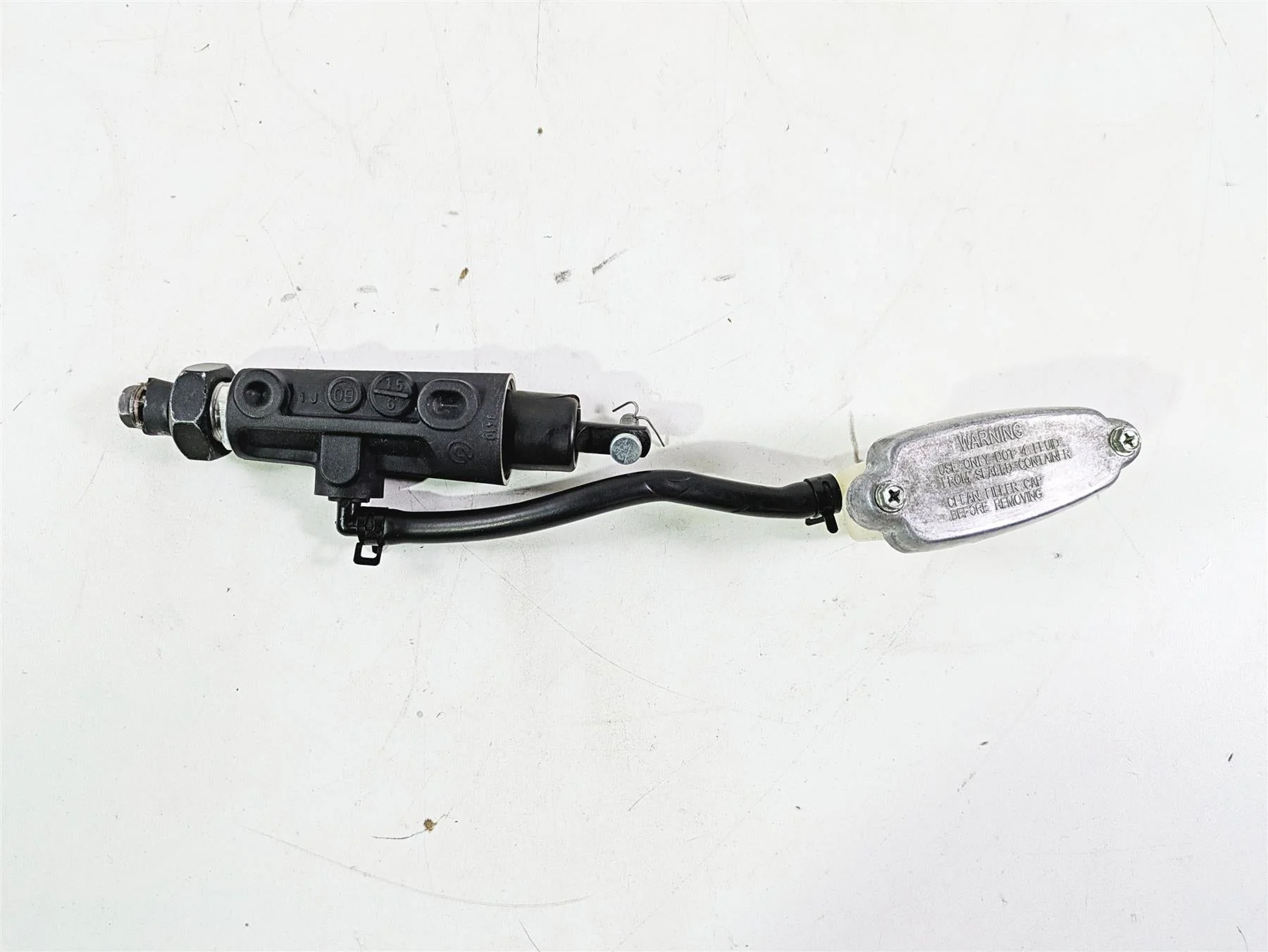 2010 Harley VRSCF Muscle Rod Rear Brake Master Cylinder READ 44740-06A - Image 5