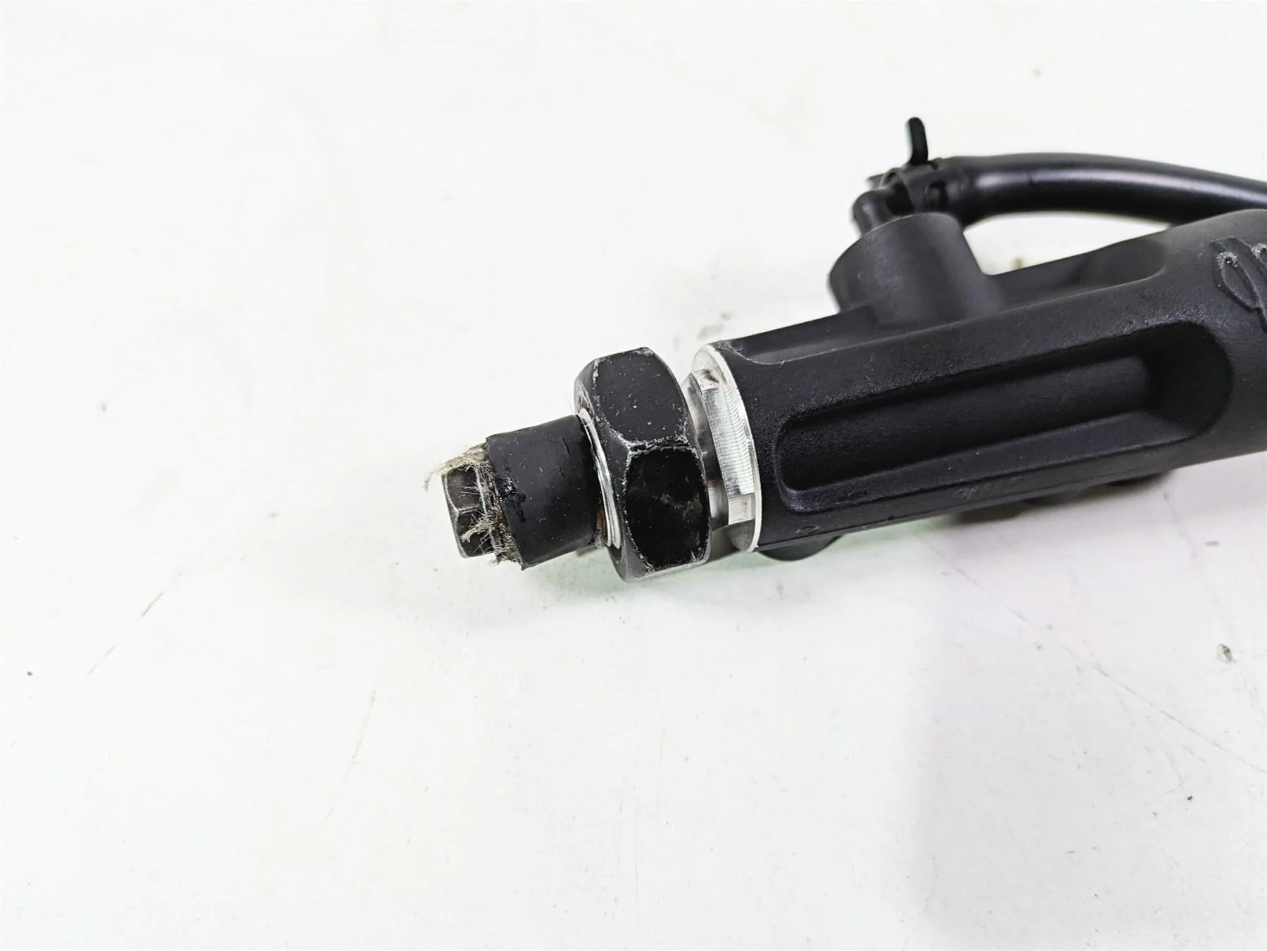2010 Harley VRSCF Muscle Rod Rear Brake Master Cylinder READ 44740-06A - Image 8
