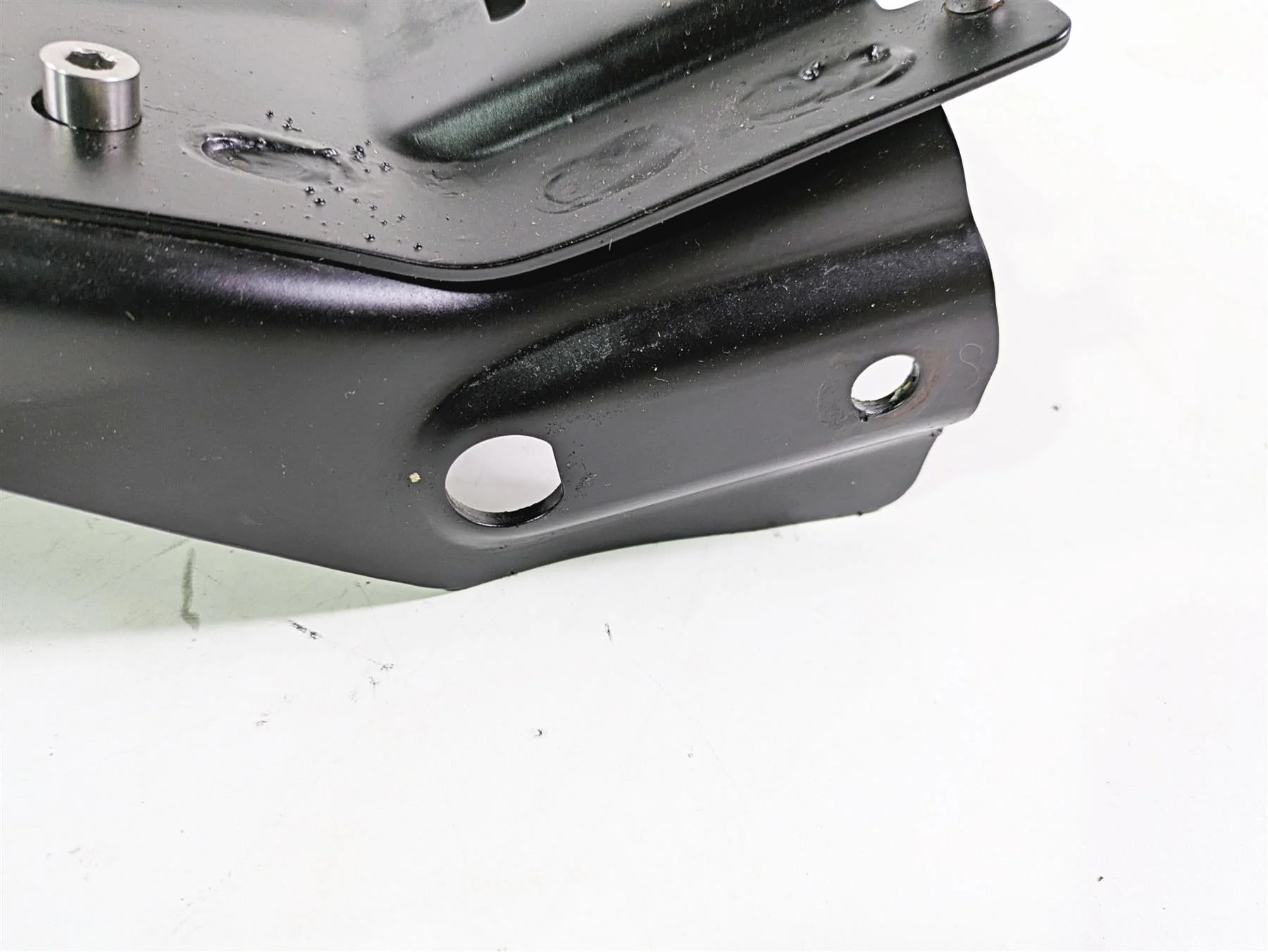 2010 Harley VRSCF Muscle Rod Rear Inner Fender & Mounts 48527-09 - Image 9