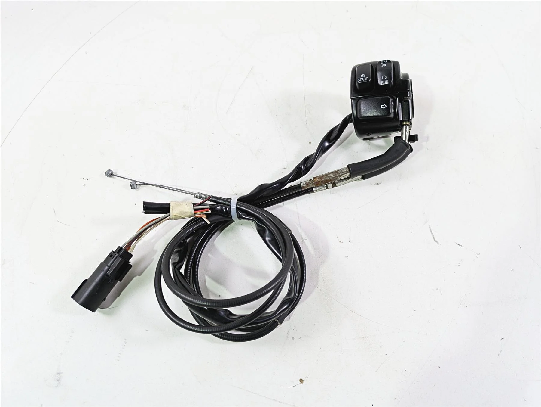 2010 Harley VRSCF Muscle Rod Right Hand Control Switch READ 71684-06A 71683-06A