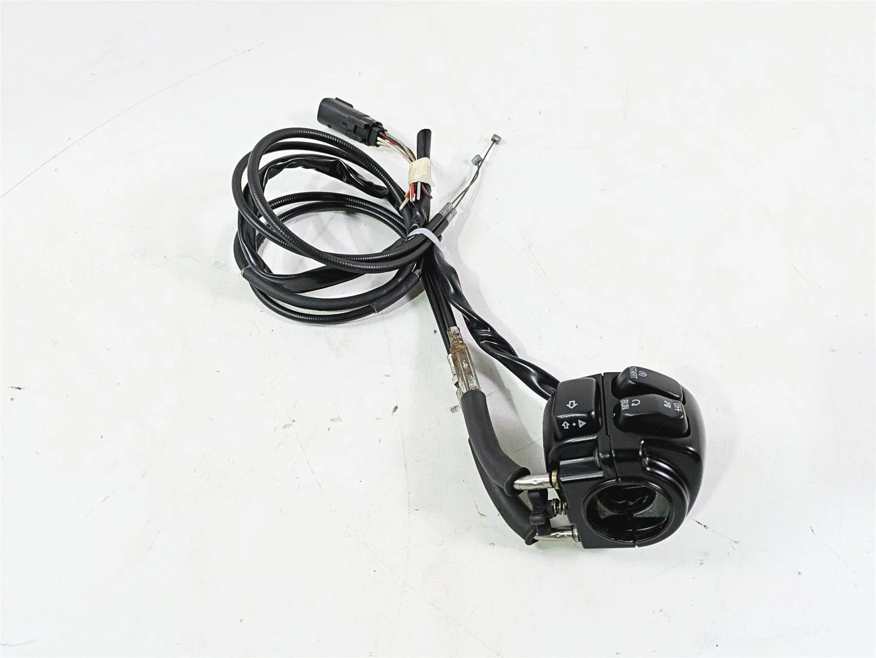 2010 Harley VRSCF Muscle Rod Right Hand Control Switch READ 71684-06A 71683-06A - Image 2