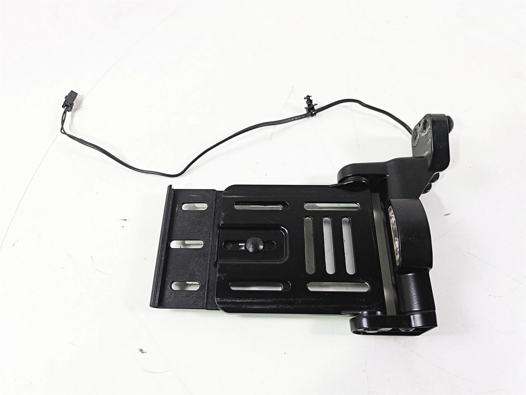 2010 Harley VRSCF Muscle Rod Side License Plate Holder Mount 69390-09