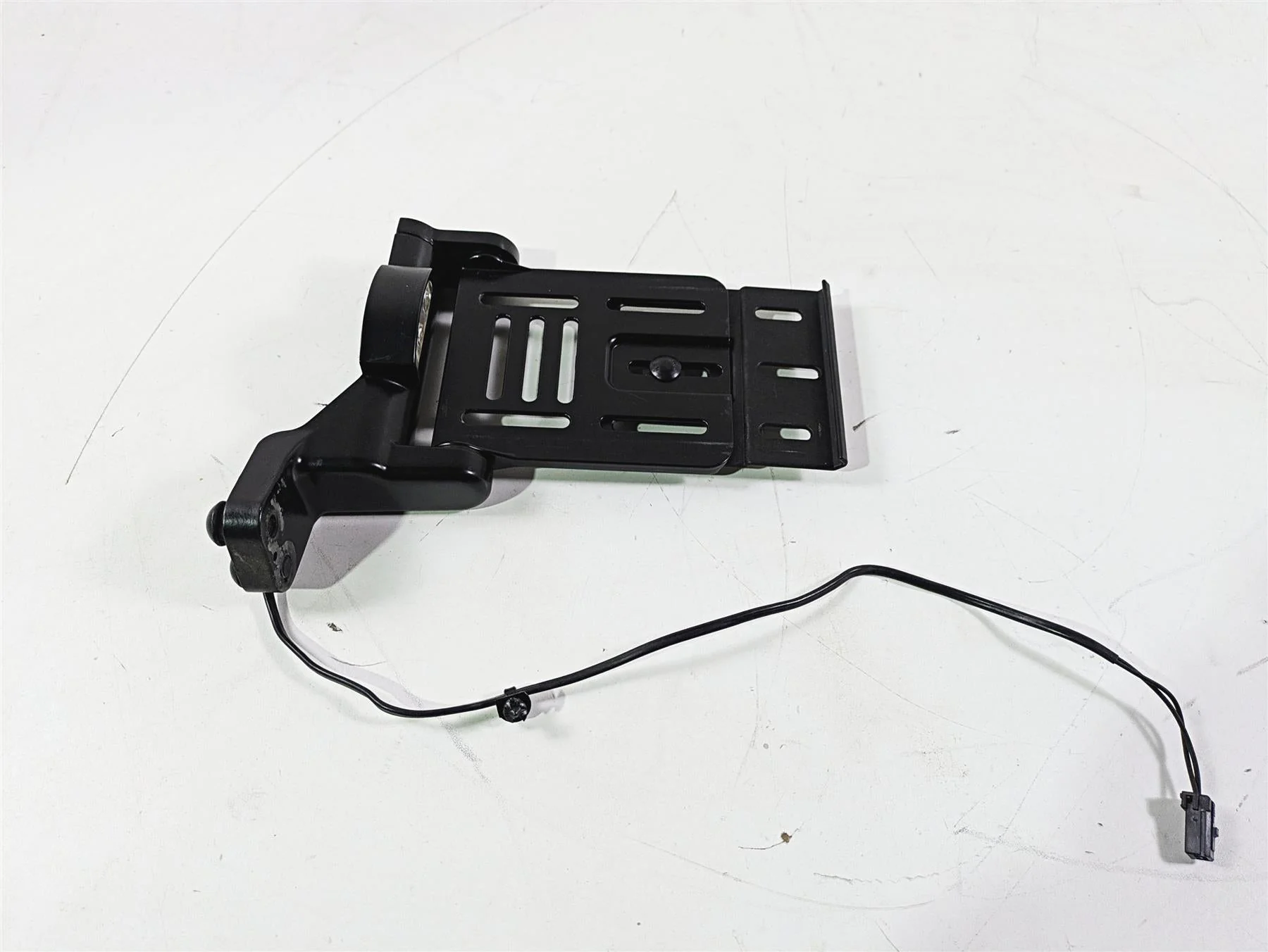 2010 Harley VRSCF Muscle Rod Side License Plate Holder Mount 69390-09 - Image 3