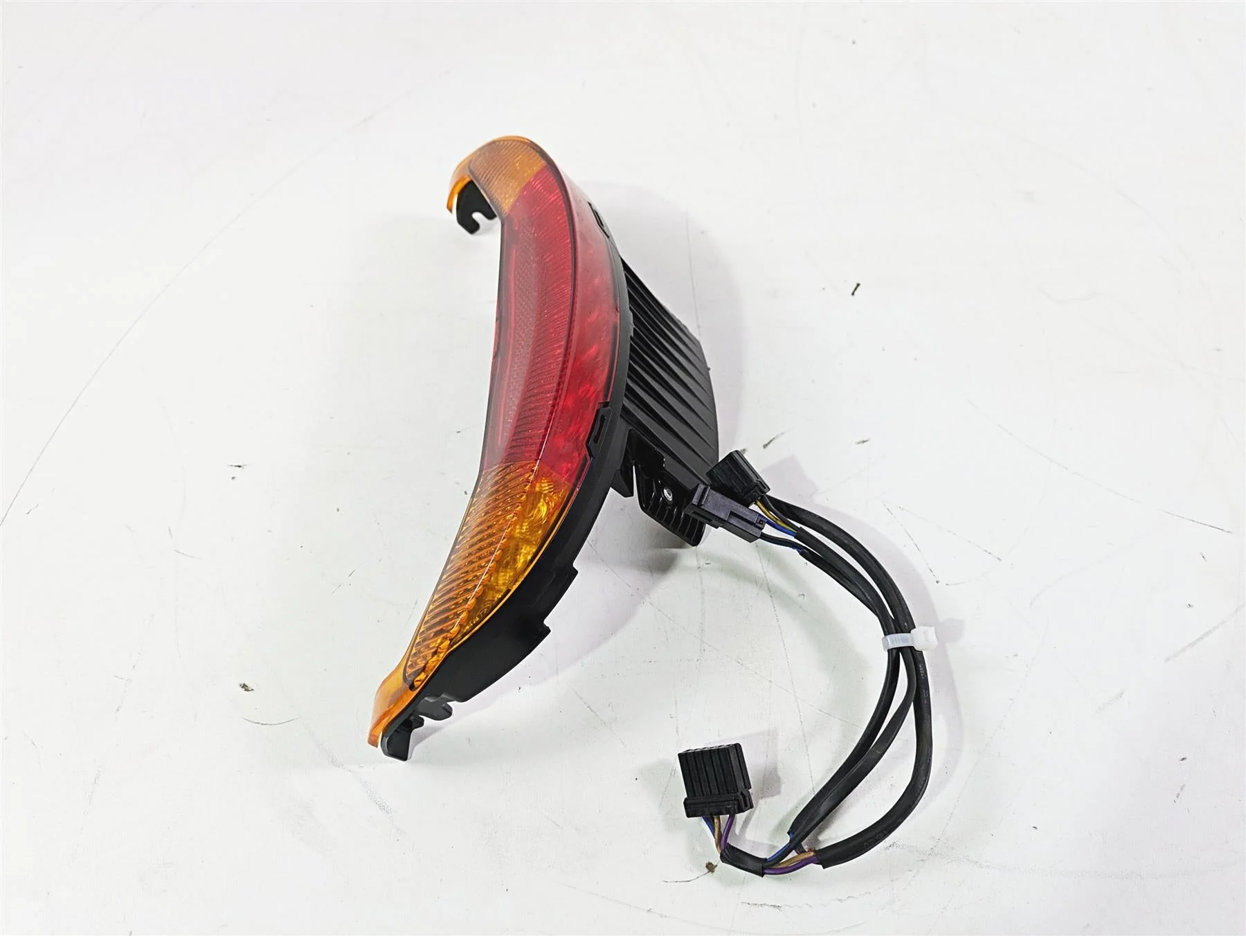 2010 Harley VRSCF Muscle Rod Taillight Tail Light Lamp 69391-09 - Image 2
