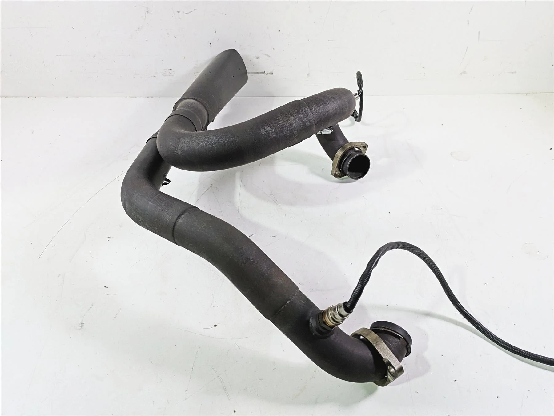 2010 Harley VRSCF Muscle Rod Vance Hines 2 into 1 Exhaust System 75-113-9 - Image 10