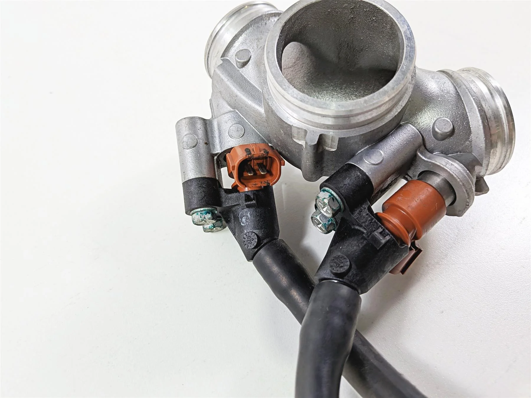 2010 Honda VT1300 CR Stateline Intake Manifold & Fuel Injectors  17111-MFR-670 - Image 13