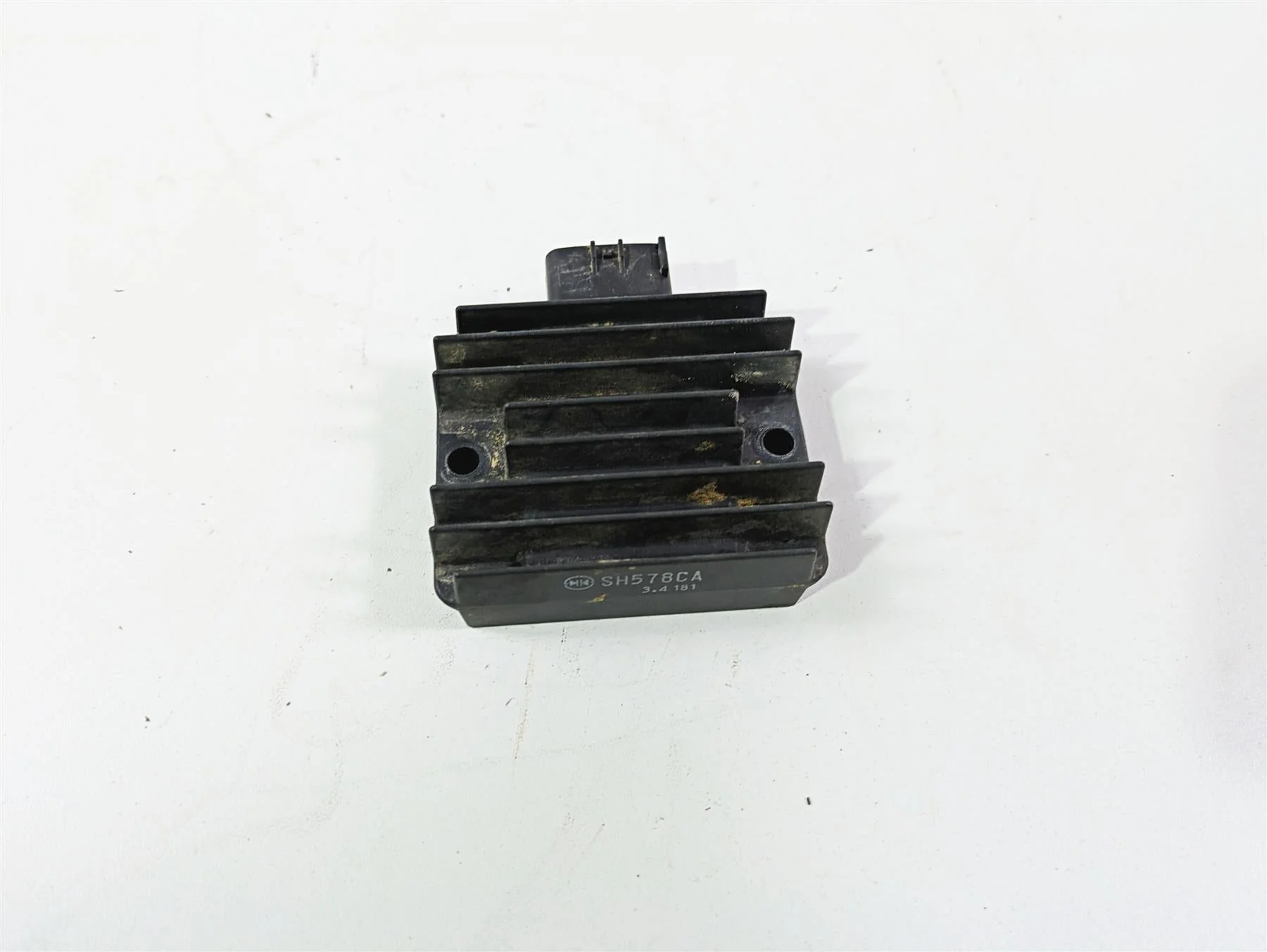 2010 Kawasaki 610 4x4 Mule  Rectifier Voltage Regulator SH578CA 21066-0039 - Image 3