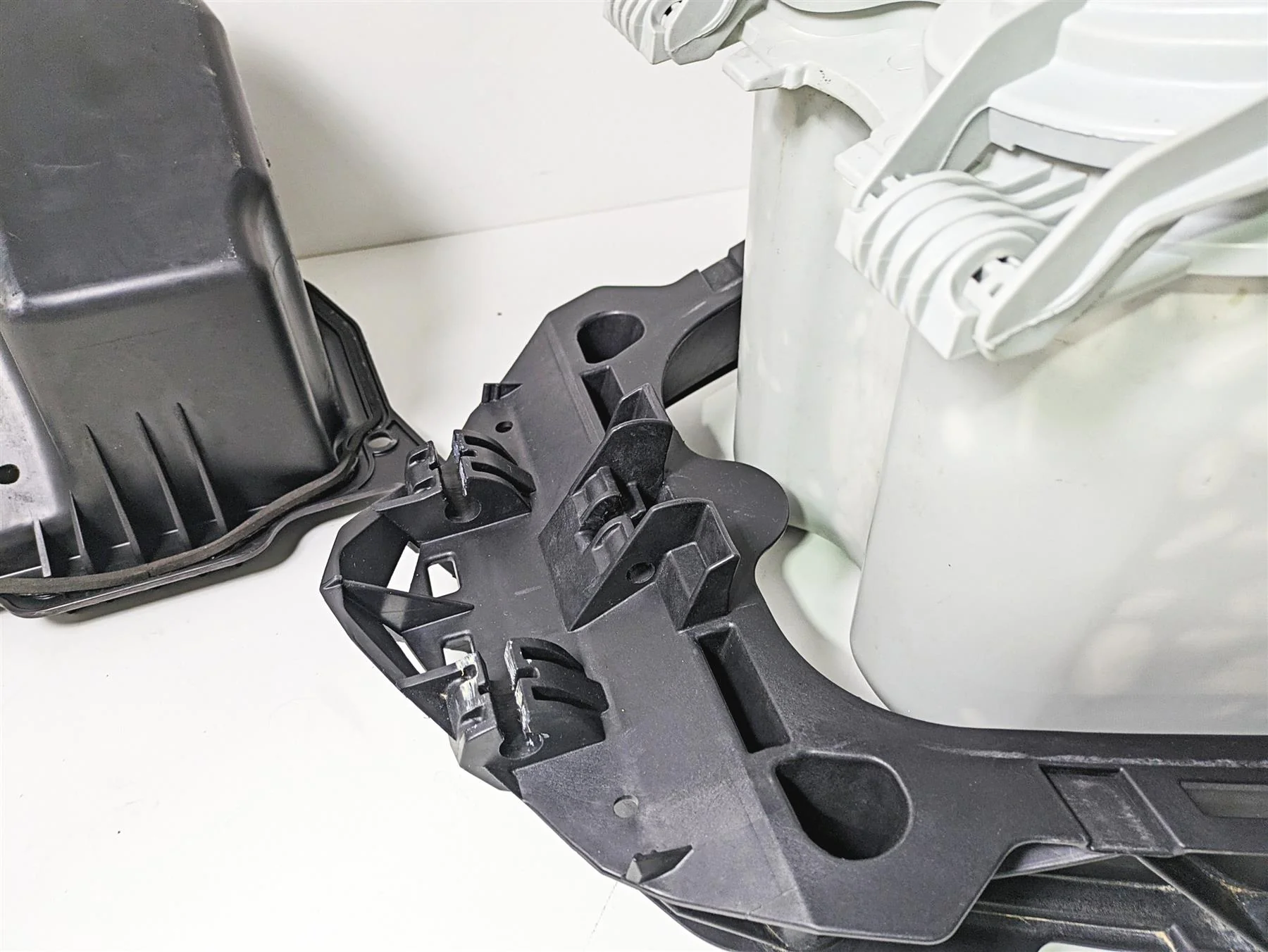 2010 Sea-Doo 4-Tec RXT 215 Center Storage Deck Cover Fairing 291003017 291004595 - Image 8