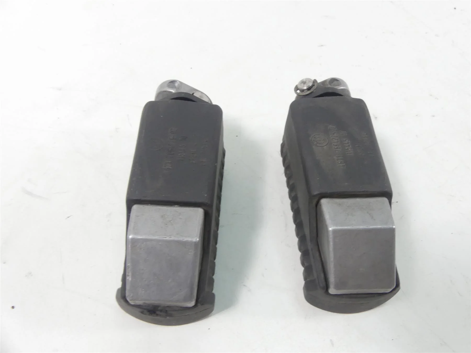 2011 BMW R1200GS K255 Adv Rear Passenger Footpeg Foot Peg Rest Set 46712310403 - Image 5