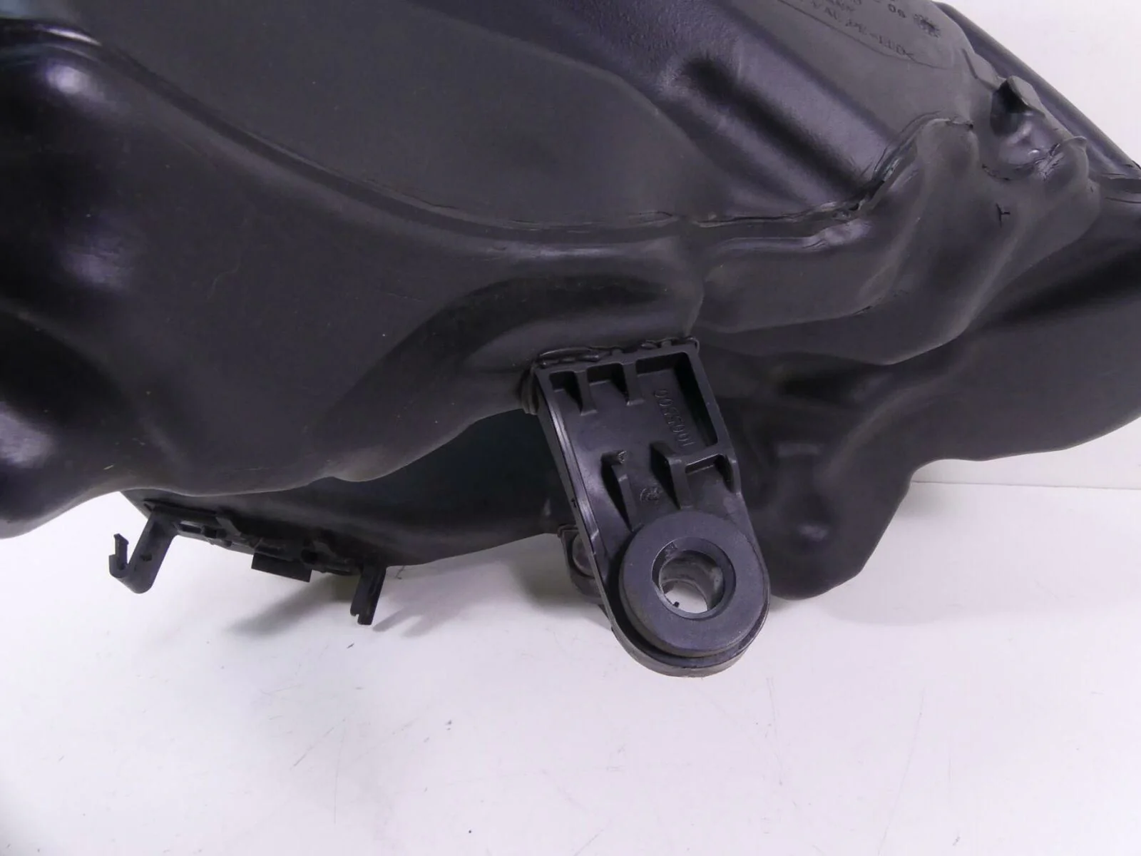 2011 BMW R1200GS R 1200 GS K25 Fuel Gas Petrol Tank Reservoir 16117702709 - Image 7