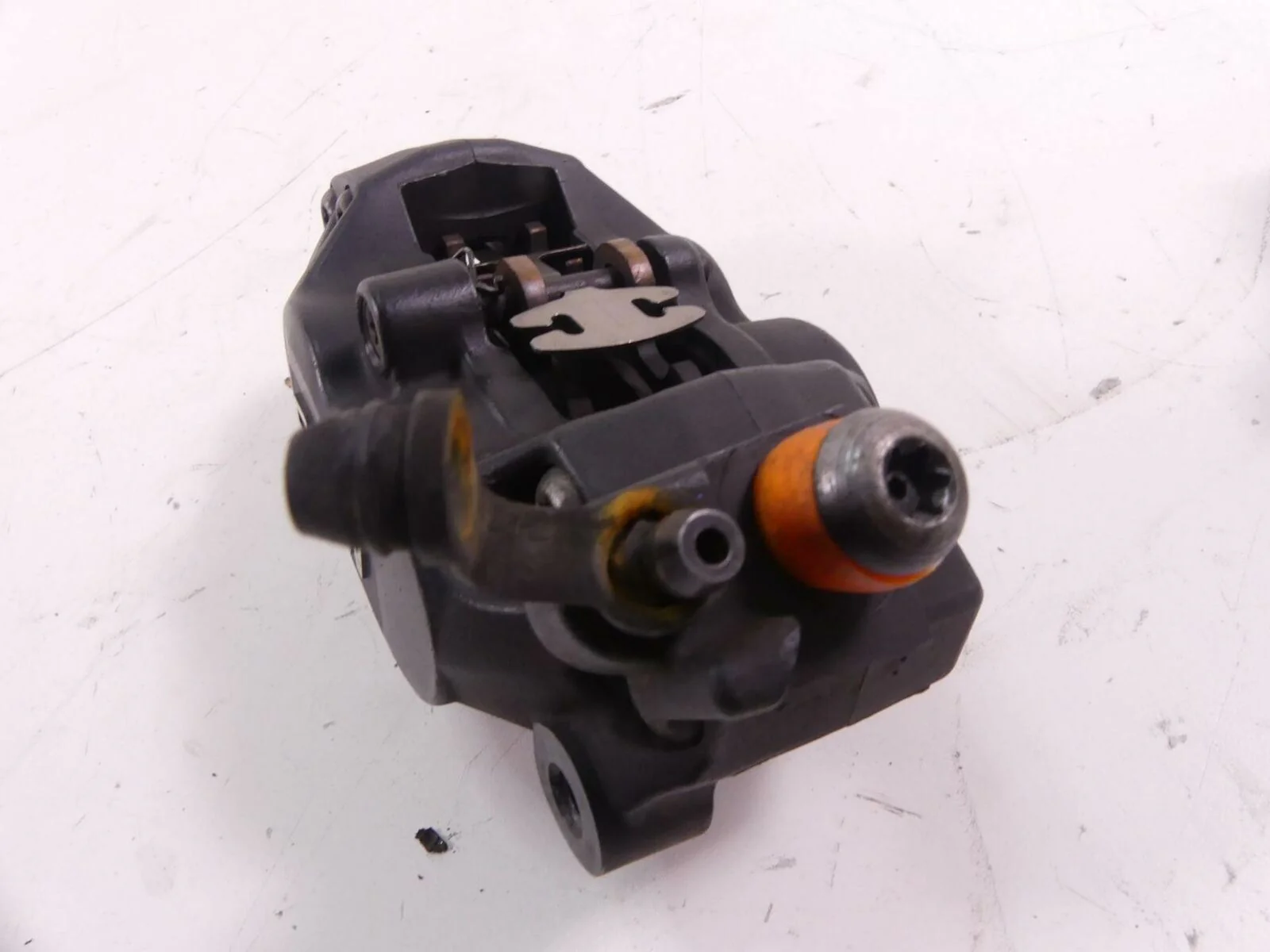 2011 BMW R1200RT K26 Front Brembo Brake Caliper Set  34117711438 34117711439 - Image 10