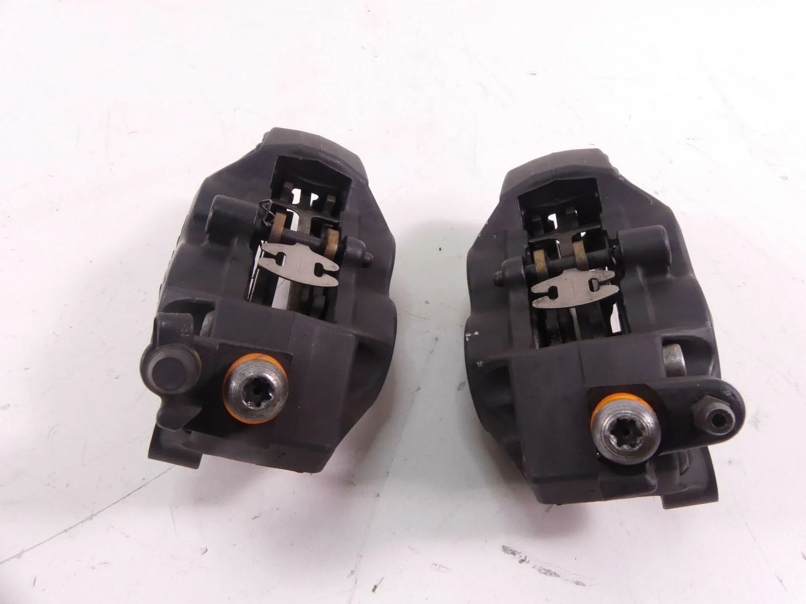 2011 BMW R1200RT K26 Front Brembo Brake Caliper Set  34117711438 34117711439 - Image 2