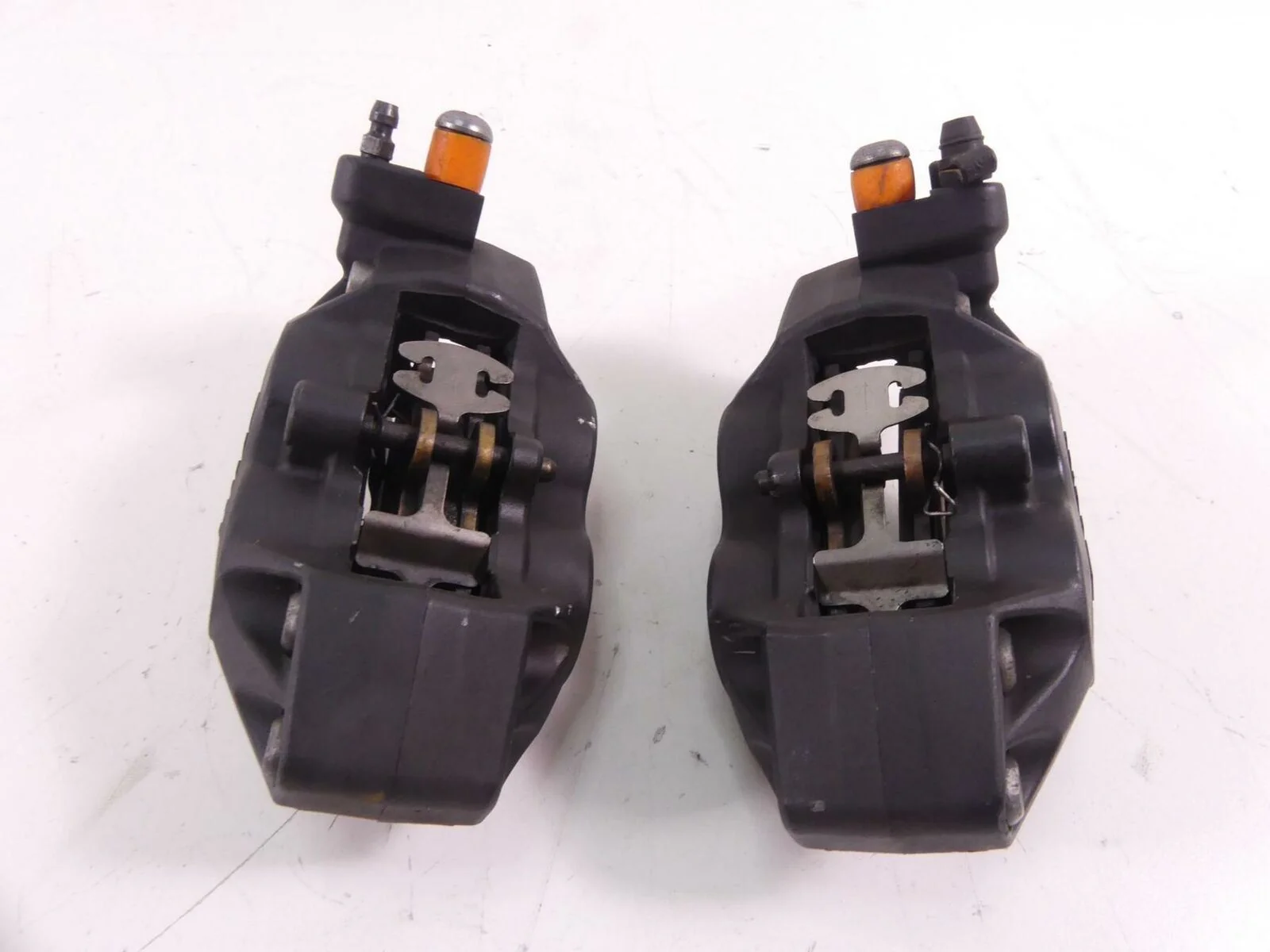 2011 BMW R1200RT K26 Front Brembo Brake Caliper Set  34117711438 34117711439 - Image 4