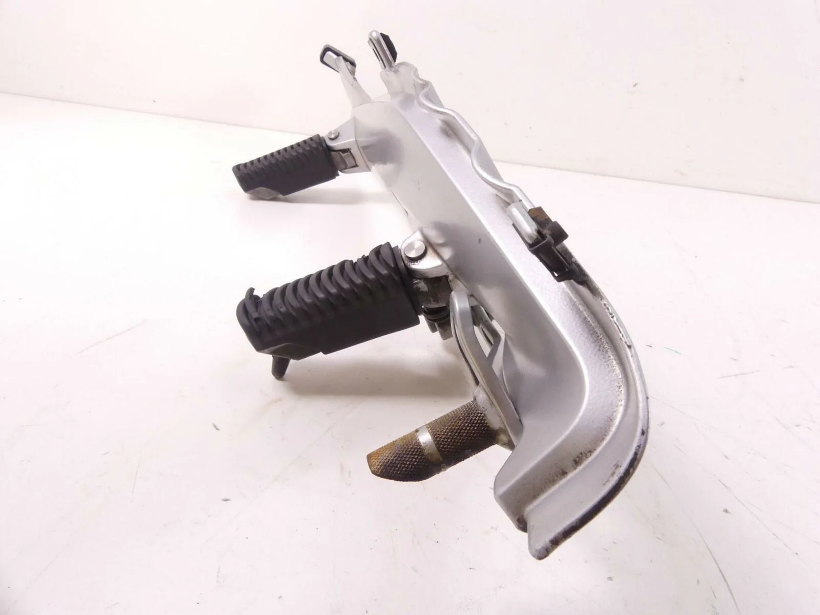 2011 BMW R1200RT K26 Right Footpegs Foot Peg With Brake Pedal 46717675290 - Image 2