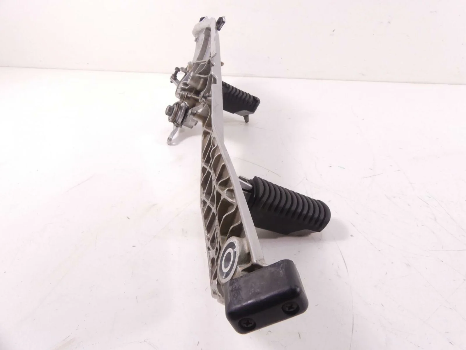 2011 BMW R1200RT K26 Right Footpegs Foot Peg With Brake Pedal 46717675290 - Image 4
