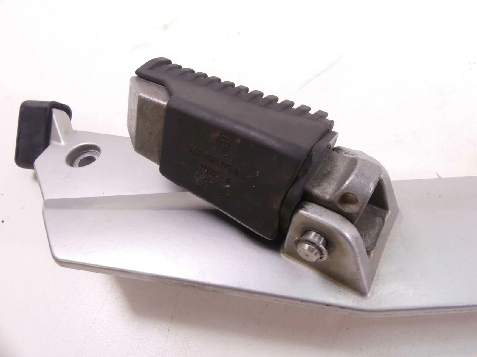 2011 BMW R1200RT K26 Right Footpegs Foot Peg With Brake Pedal 46717675290 - Image 9