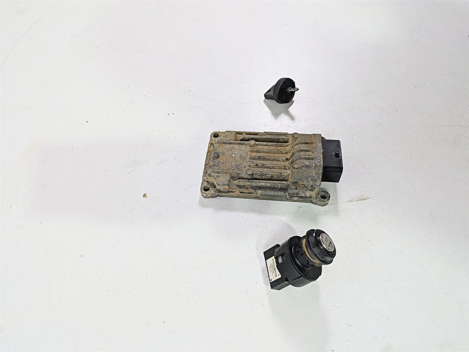 2011 Can-Am Outlander 650 4X4 XT Cdi Ecu Ecm Ignition Switch Key Set 420266716 - Image 2