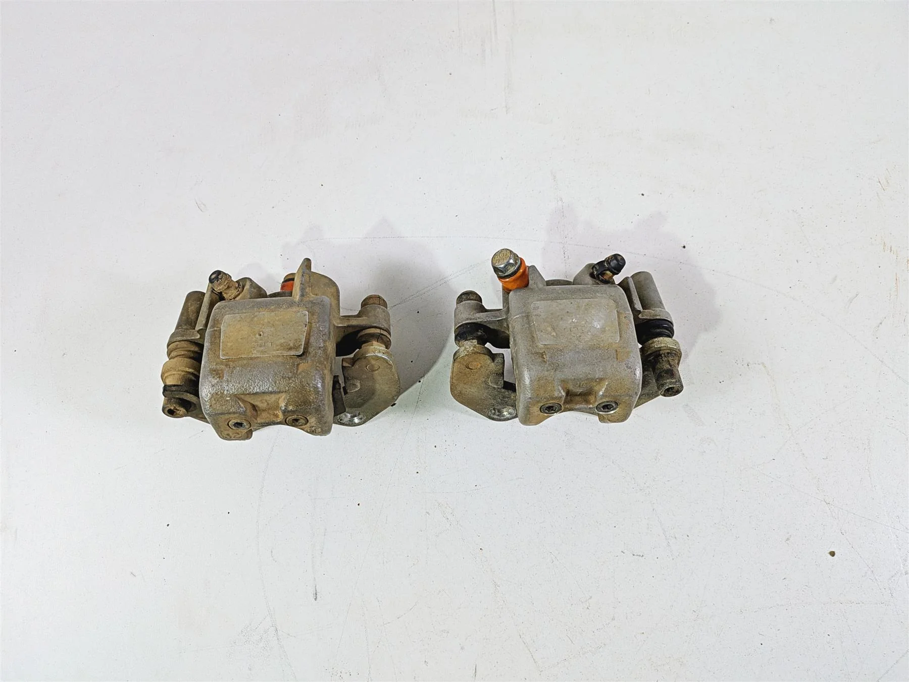 2011 Can-Am Outlander 650 4X4 XT Front Brake Caliper Set 705600576 705600575 - Image 4