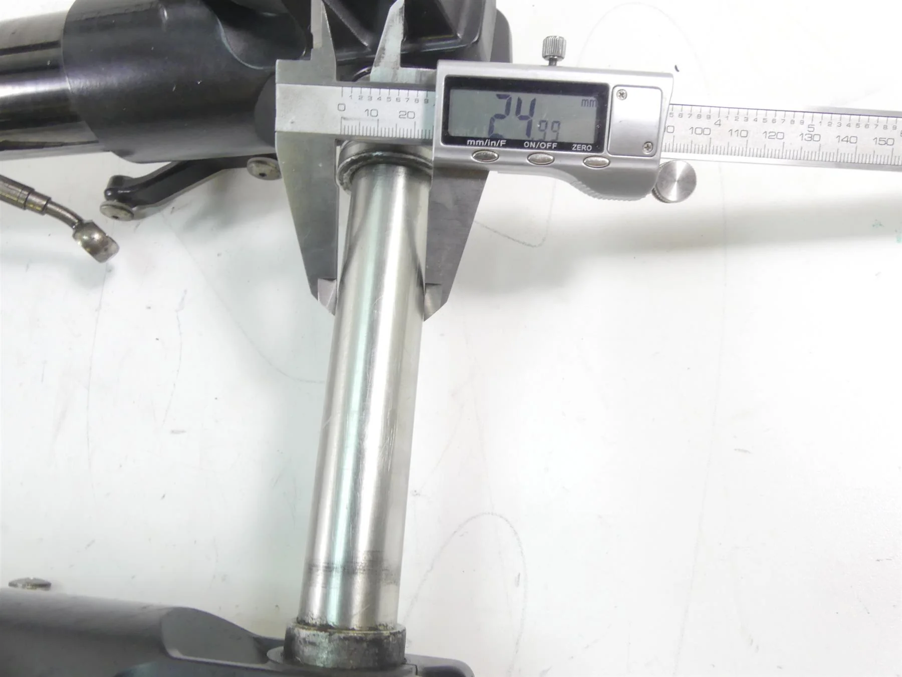 2011 Ducati Hypermotard 1100 SP Front Marzocchi Forks Triple Tree Set 34520331A - Image 9