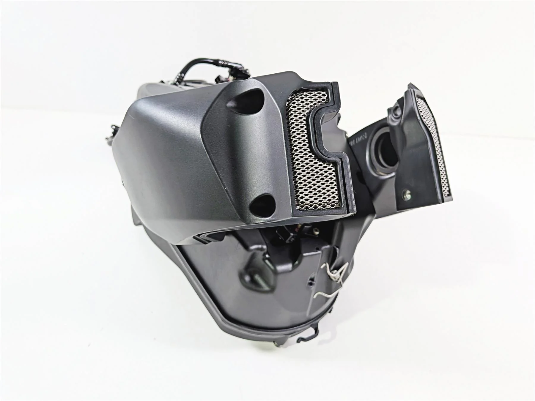 2011 Ducati Streetfighter 1098 S Air Box Breather & Injectors & Ducs 44211393B - Image 15