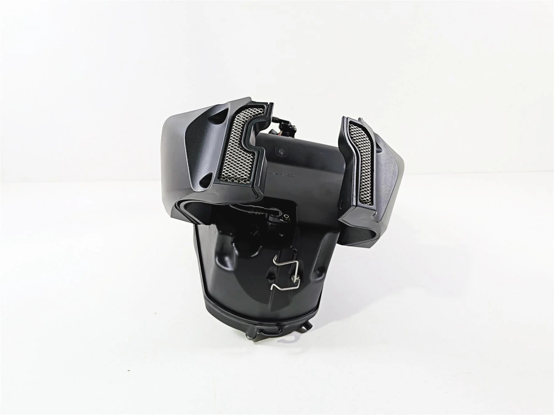 2011 Ducati Streetfighter 1098 S Air Box Breather & Injectors & Ducs 44211393B - Image 3