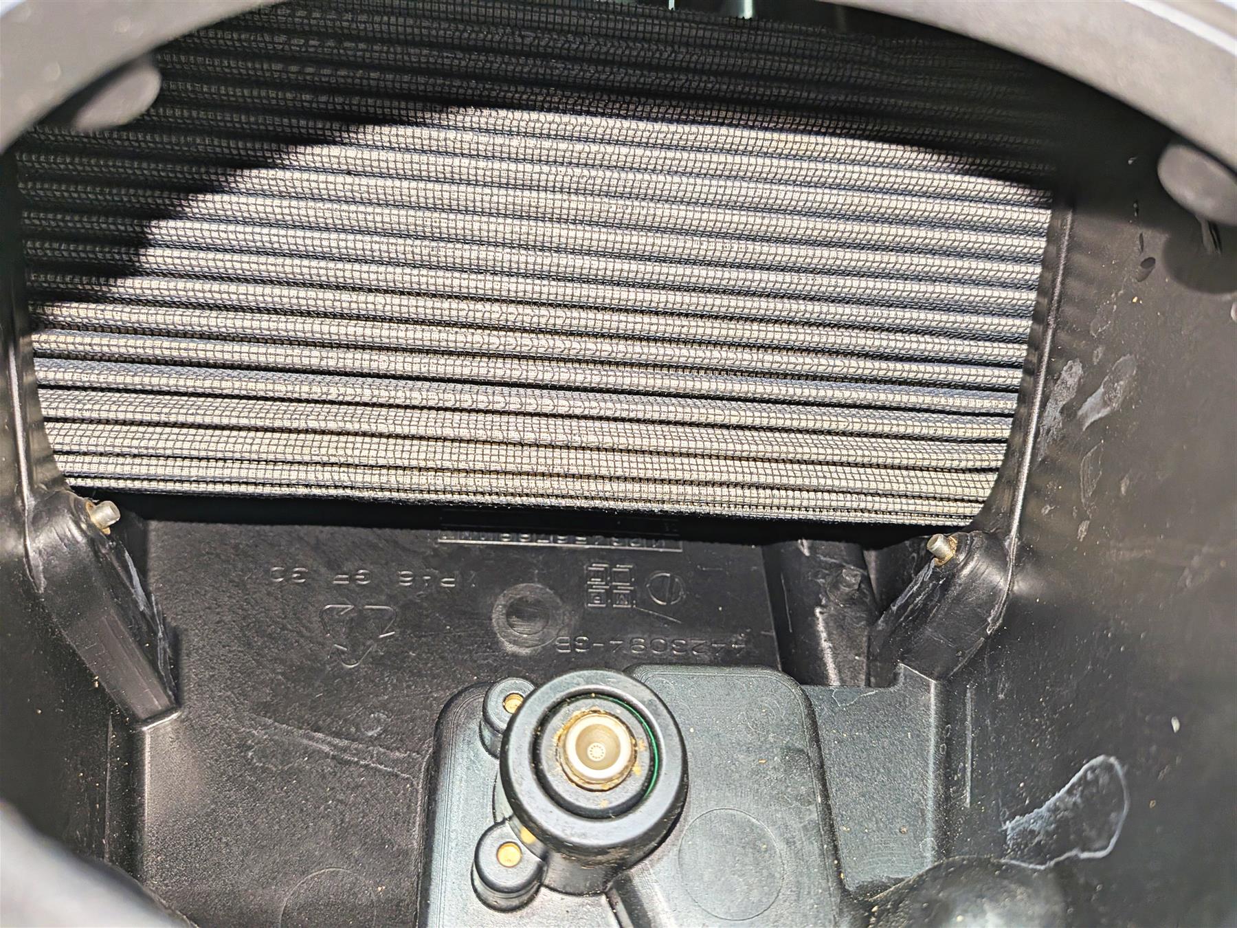 2011 Ducati Streetfighter 1098 S Air Box Breather & Injectors & Ducs 44211393B - Image 8